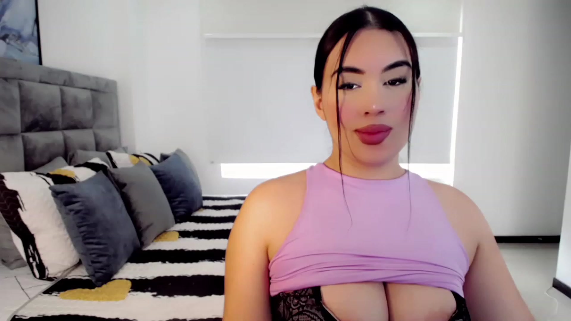 Gallery image thumbnail from hannahill's myfreecams stream on, 01/21/2023, 18:12 image 6 of 20
