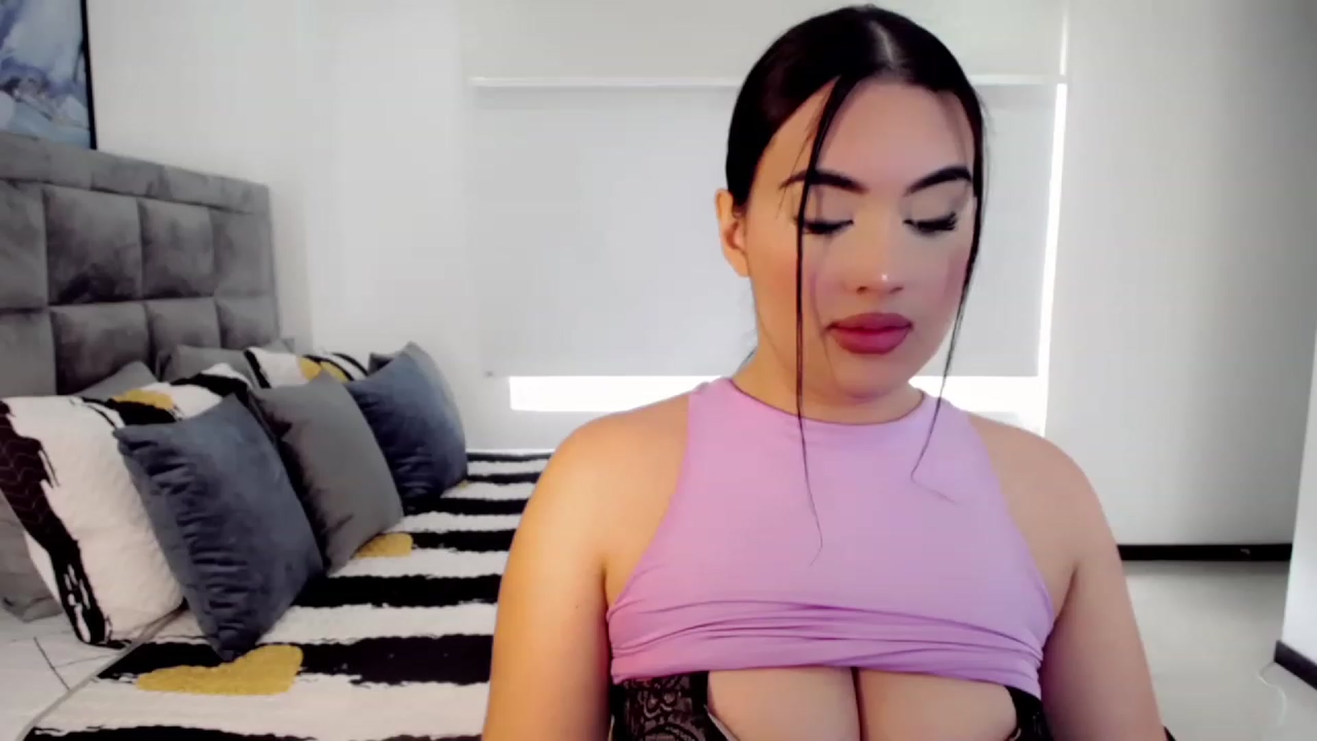 Gallery image thumbnail from hannahill's myfreecams stream on, 01/21/2023, 18:12 image 8 of 20