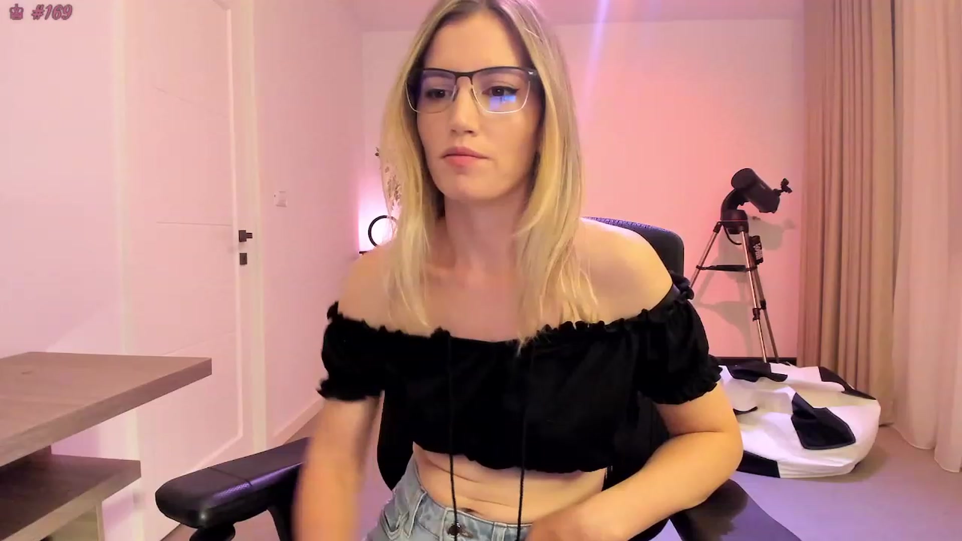 Gallery image thumbnail from happyendings_'s myfreecams stream on, 07/06/2023, 21:54 image 11 of 20
