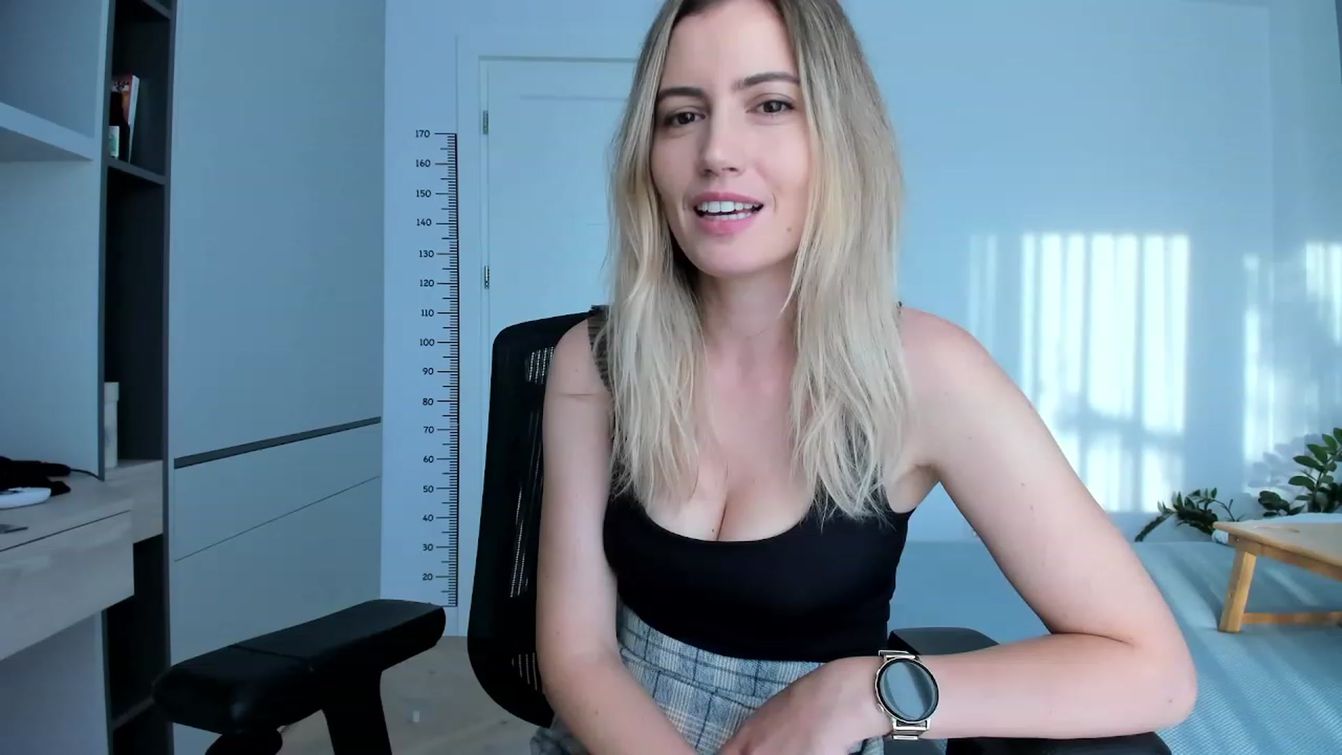 Gallery image thumbnail from happyendings_'s myfreecams stream on, 08/24/2023, 04:39 image 16 of 20