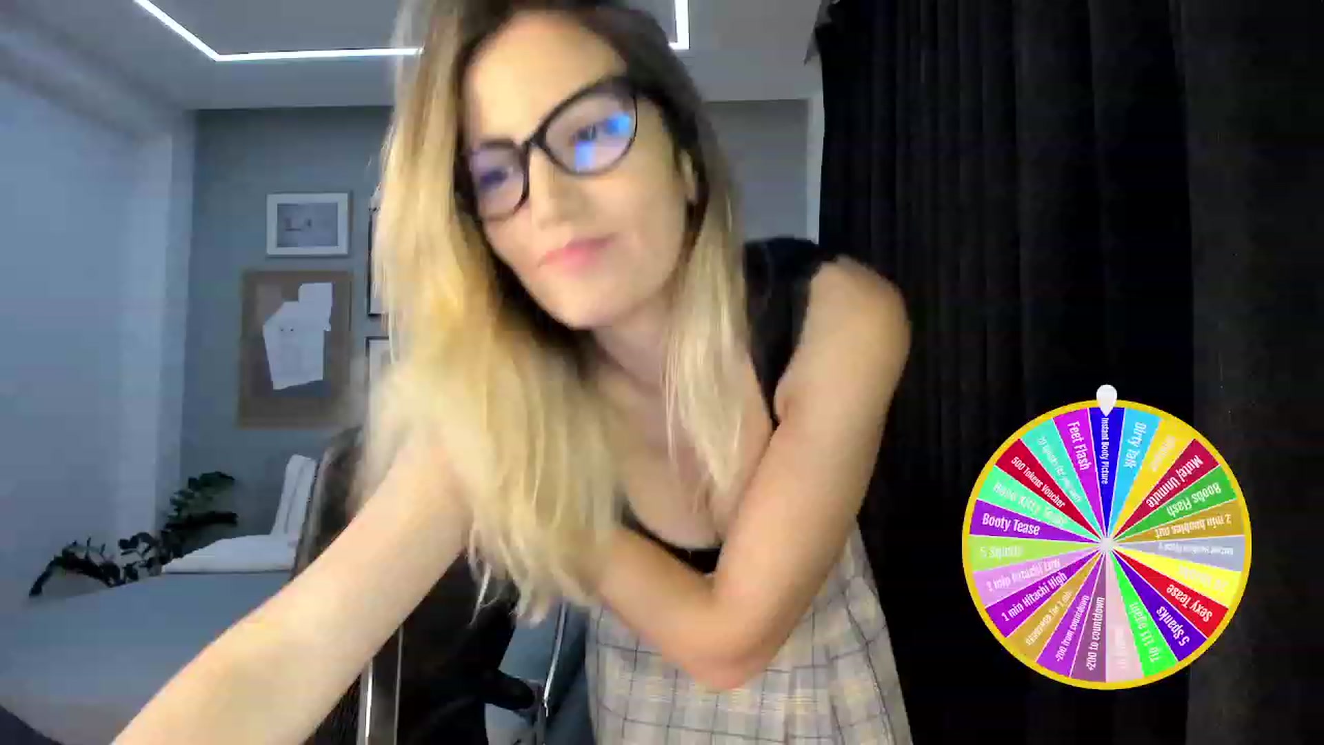 Gallery image thumbnail from happyendings_'s myfreecams stream on, 08/24/2023, 04:39 image 6 of 20