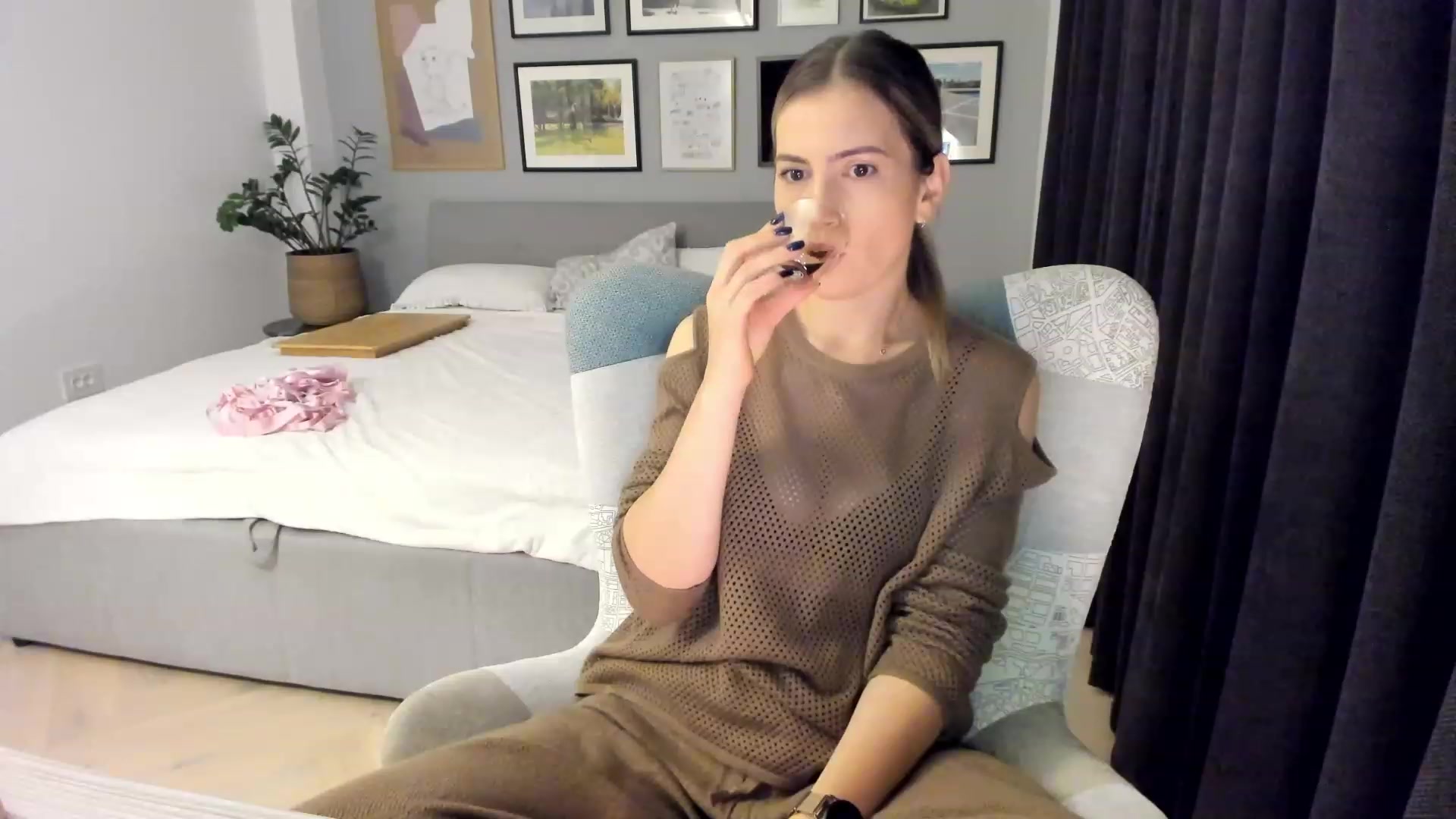 Gallery image thumbnail from happyendings_'s myfreecams stream on, 10/07/2023, 03:17 image 3 of 20