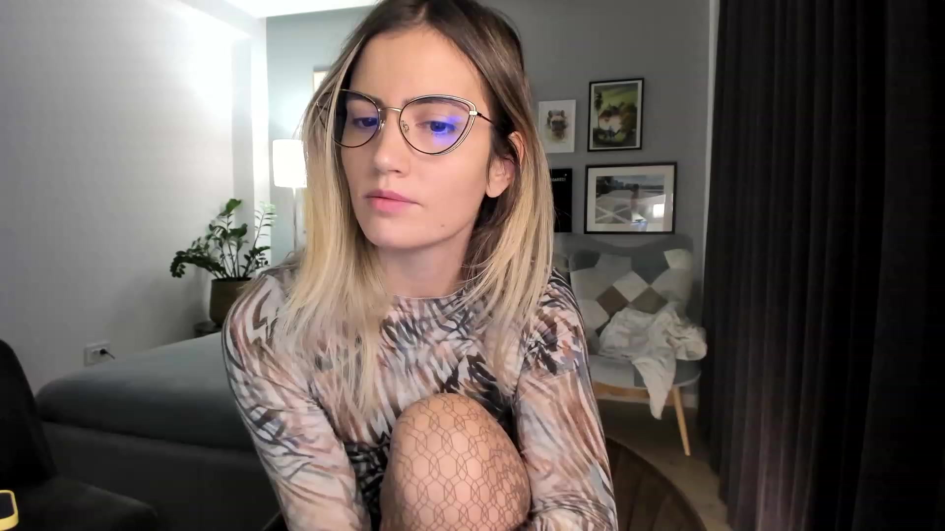Gallery image thumbnail from happyendings_'s myfreecams stream on, 10/19/2023, 04:30 image 19 of 20
