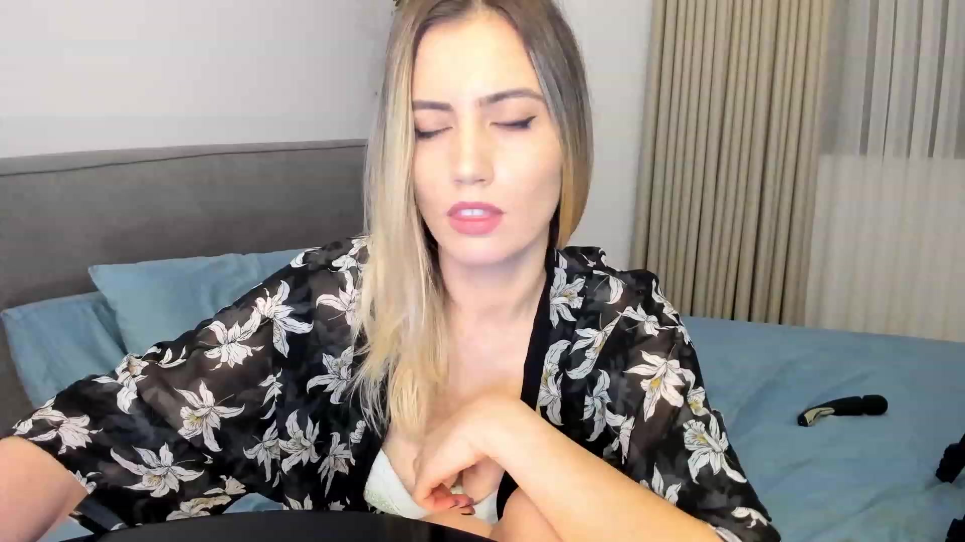Gallery image thumbnail from happyendings_'s myfreecams stream on, 10/27/2023, 04:45 image 1 of 20