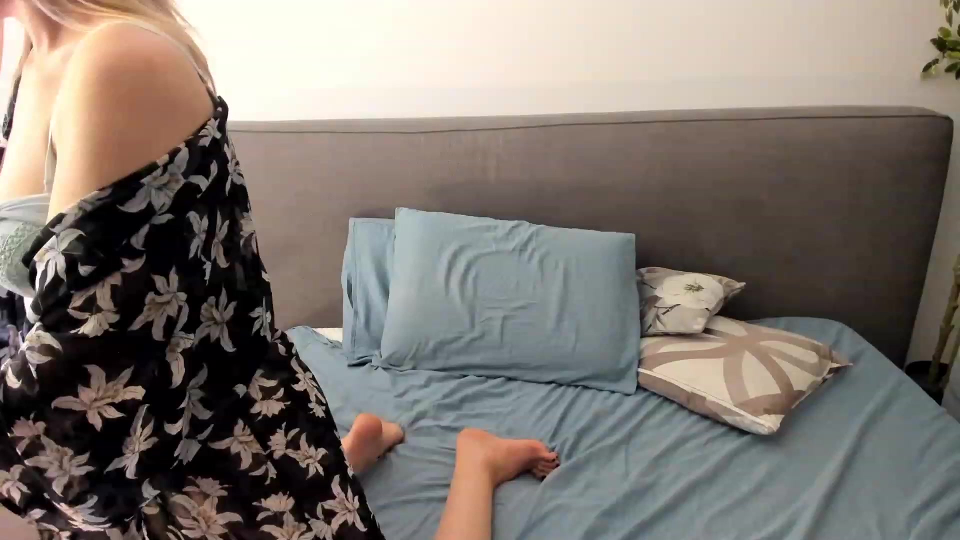 Gallery image thumbnail from happyendings_'s myfreecams stream on, 10/27/2023, 04:45 image 11 of 20