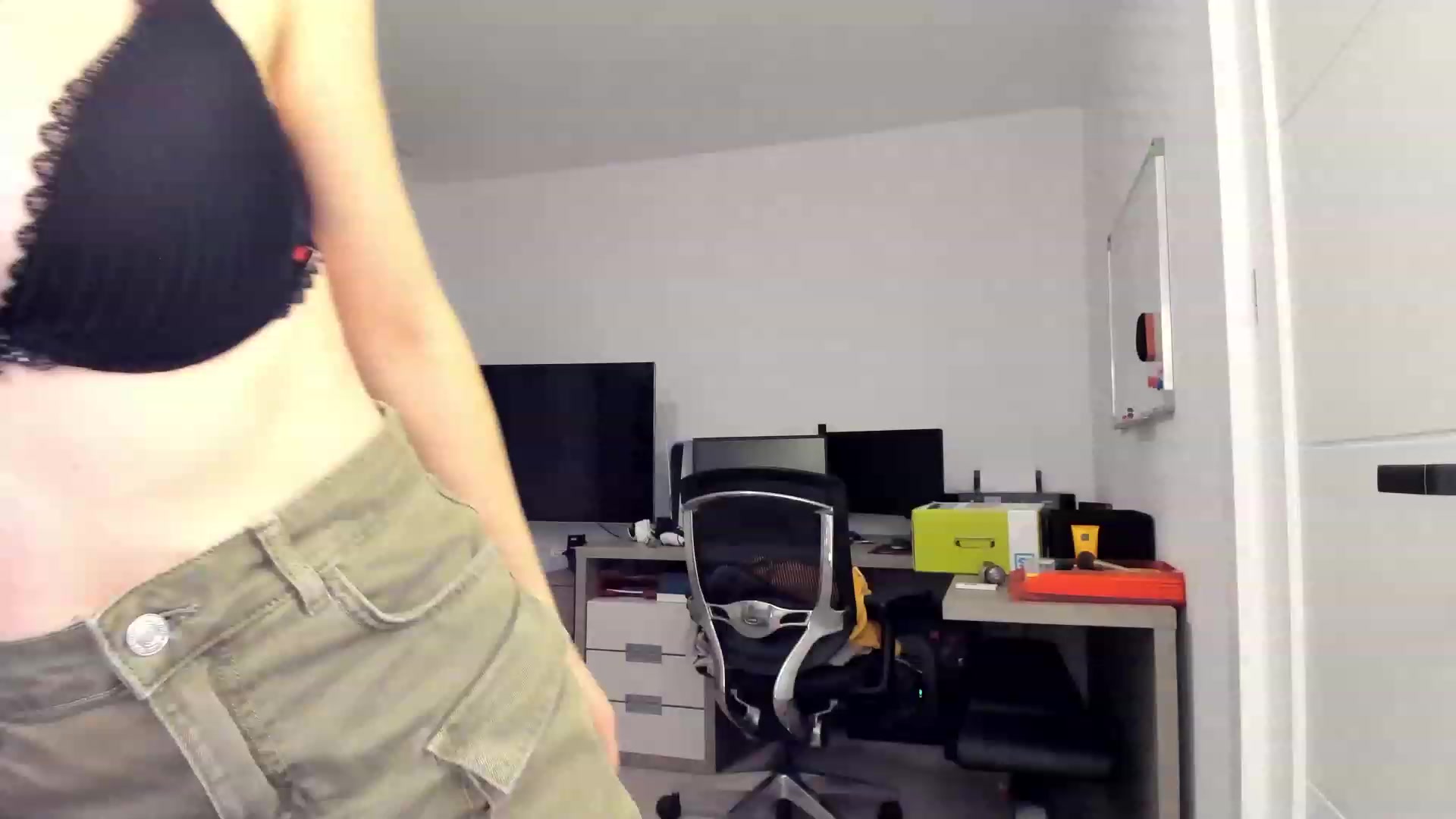 Gallery image thumbnail from happyendings_'s myfreecams stream on, 10/28/2023, 04:43 image 6 of 20