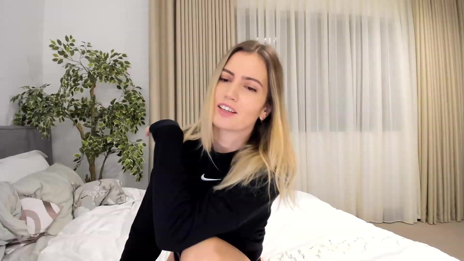 Gallery image thumbnail from happyendings_'s myfreecams stream on, 10/30/2023, 06:09 image 4 of 20