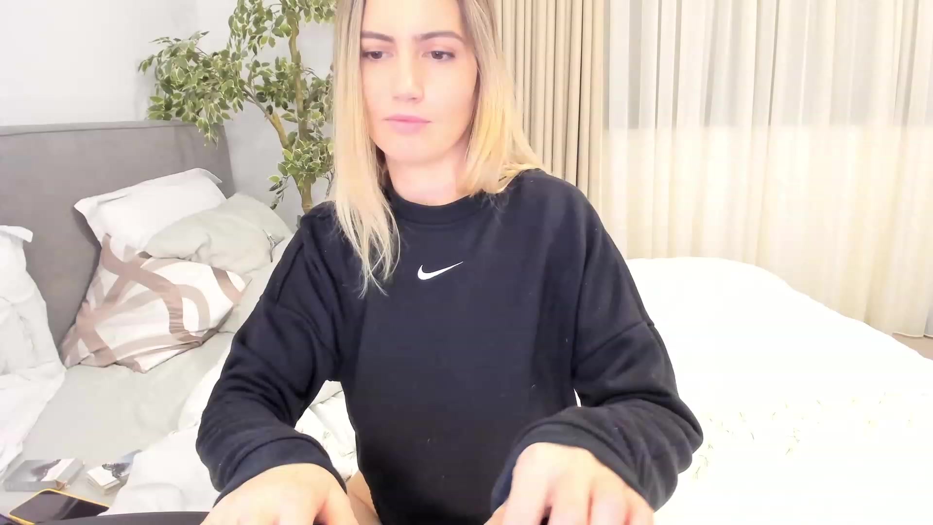 Gallery image thumbnail from happyendings_'s myfreecams stream on, 10/30/2023, 06:42 image 4 of 20