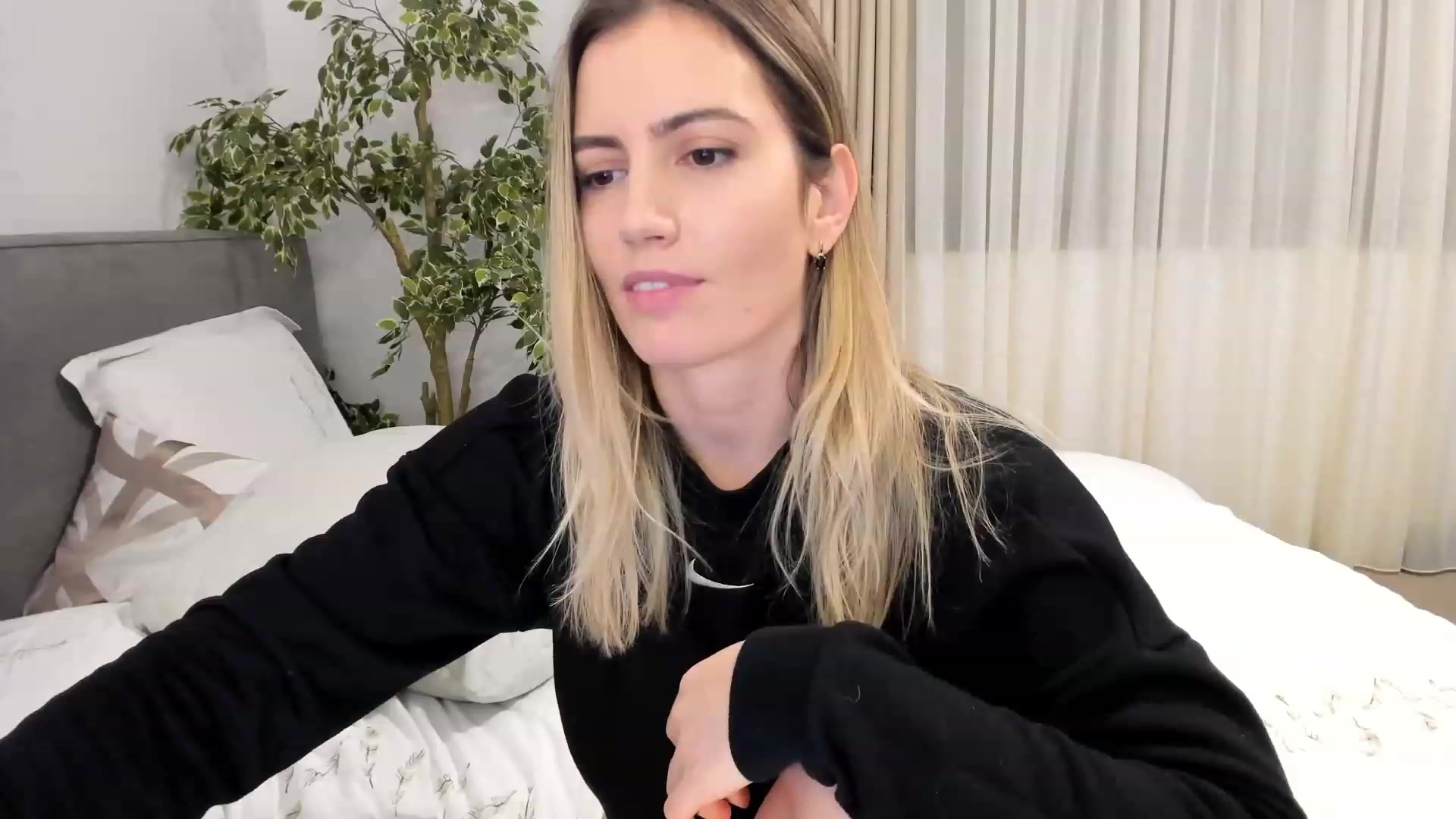 Gallery image thumbnail from happyendings_'s myfreecams stream on, 10/30/2023, 06:42 image 17 of 20