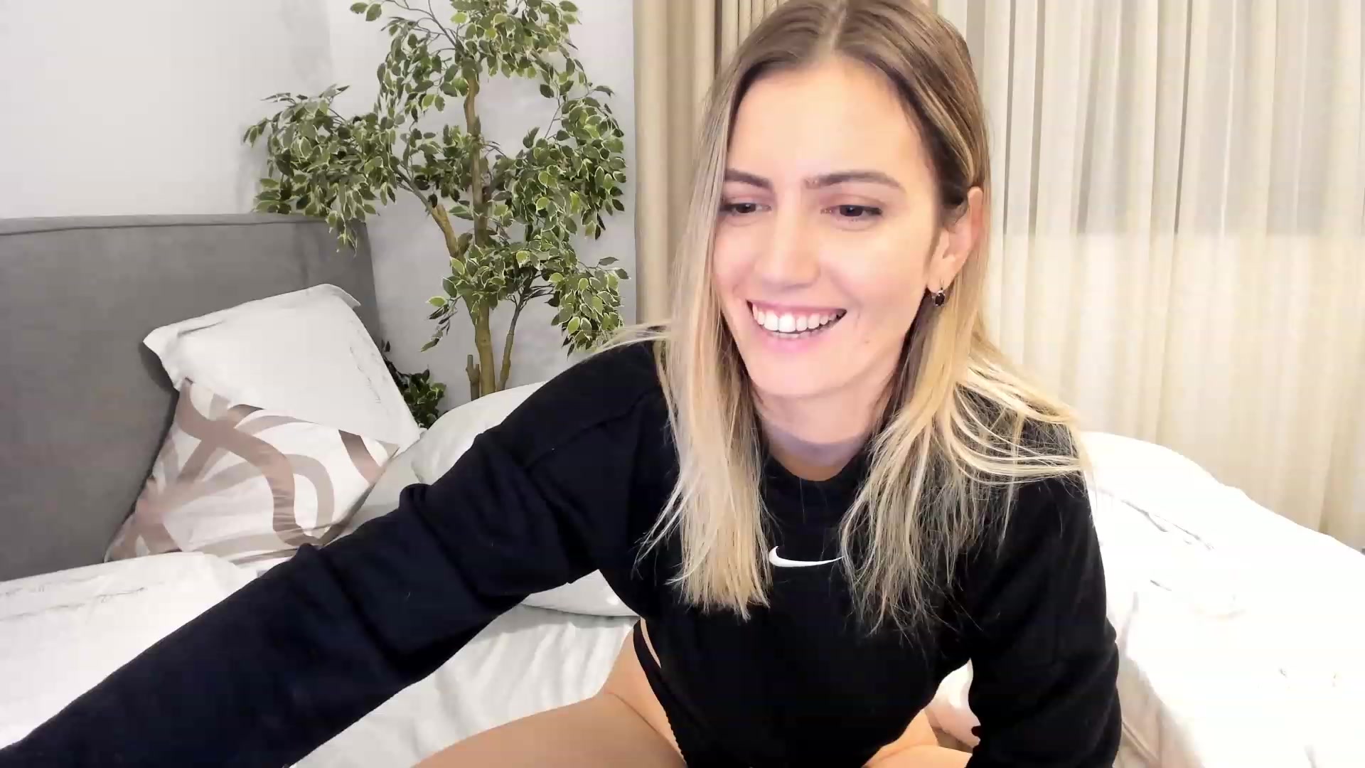 Gallery image thumbnail from happyendings_'s myfreecams stream on, 10/30/2023, 06:42 image 20 of 20