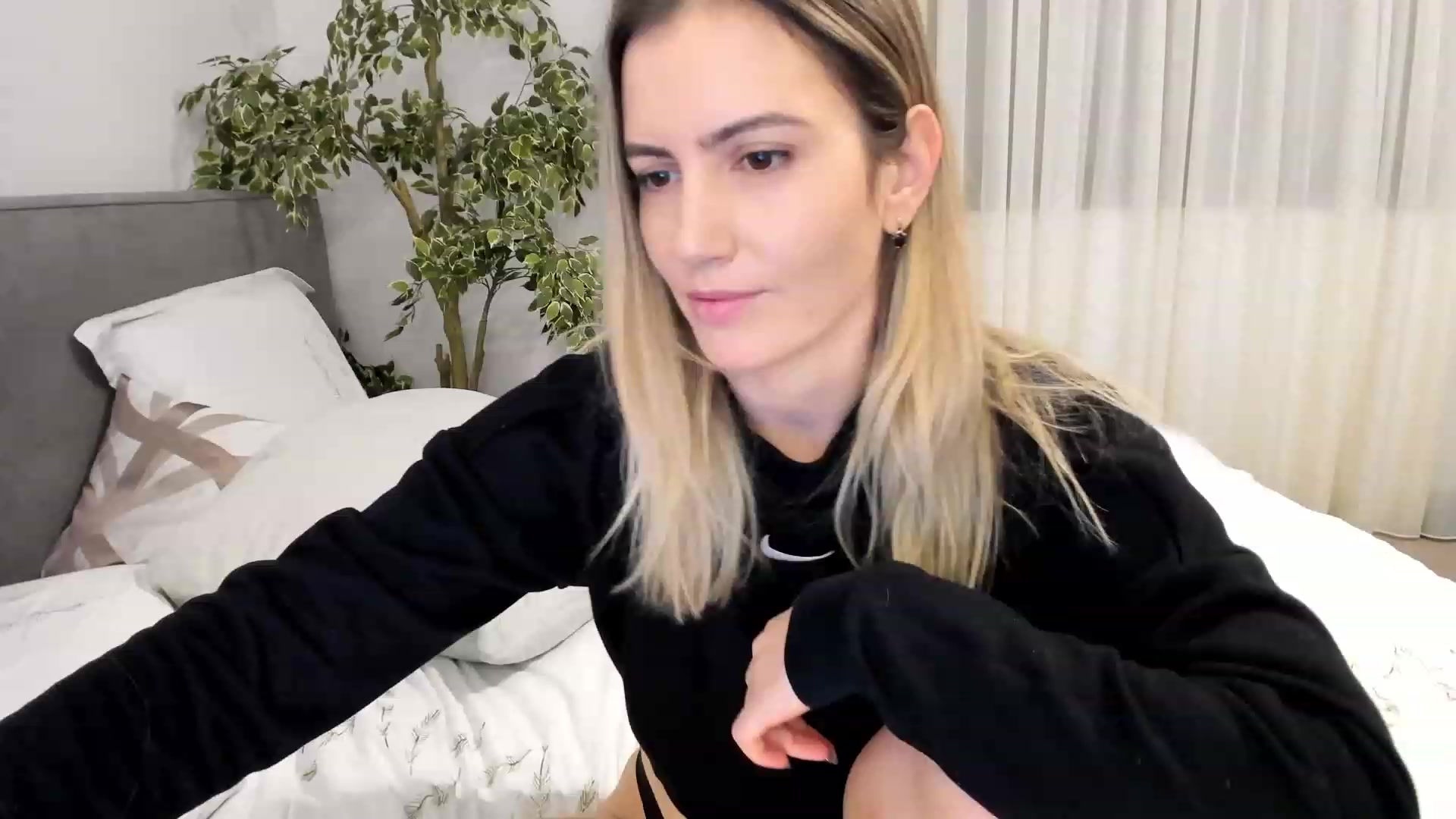 Gallery image thumbnail from happyendings_'s myfreecams stream on, 10/30/2023, 06:42 image 16 of 20