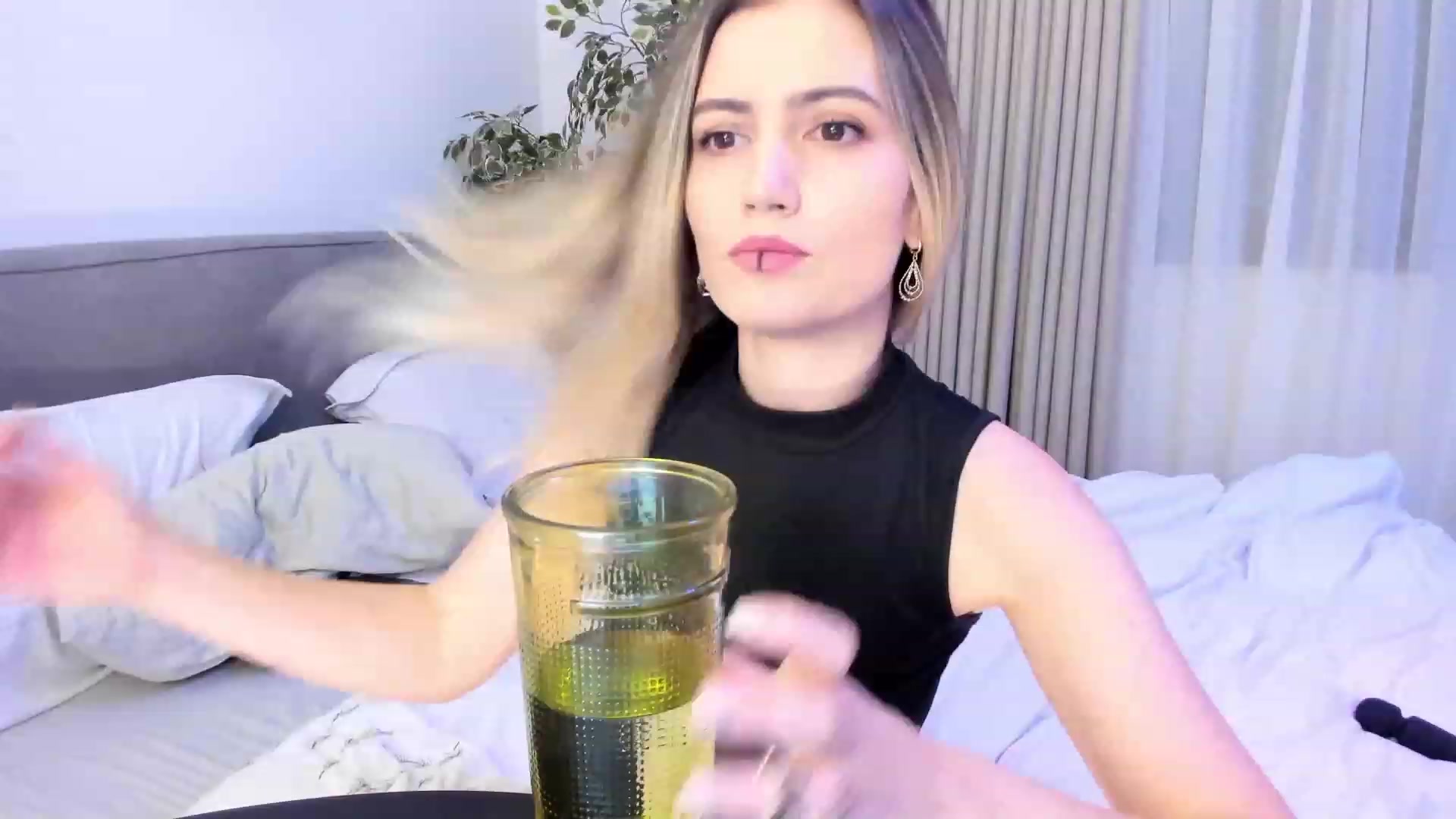 Gallery image thumbnail from happyendings_'s myfreecams stream on, 11/09/2023, 06:17 image 10 of 20