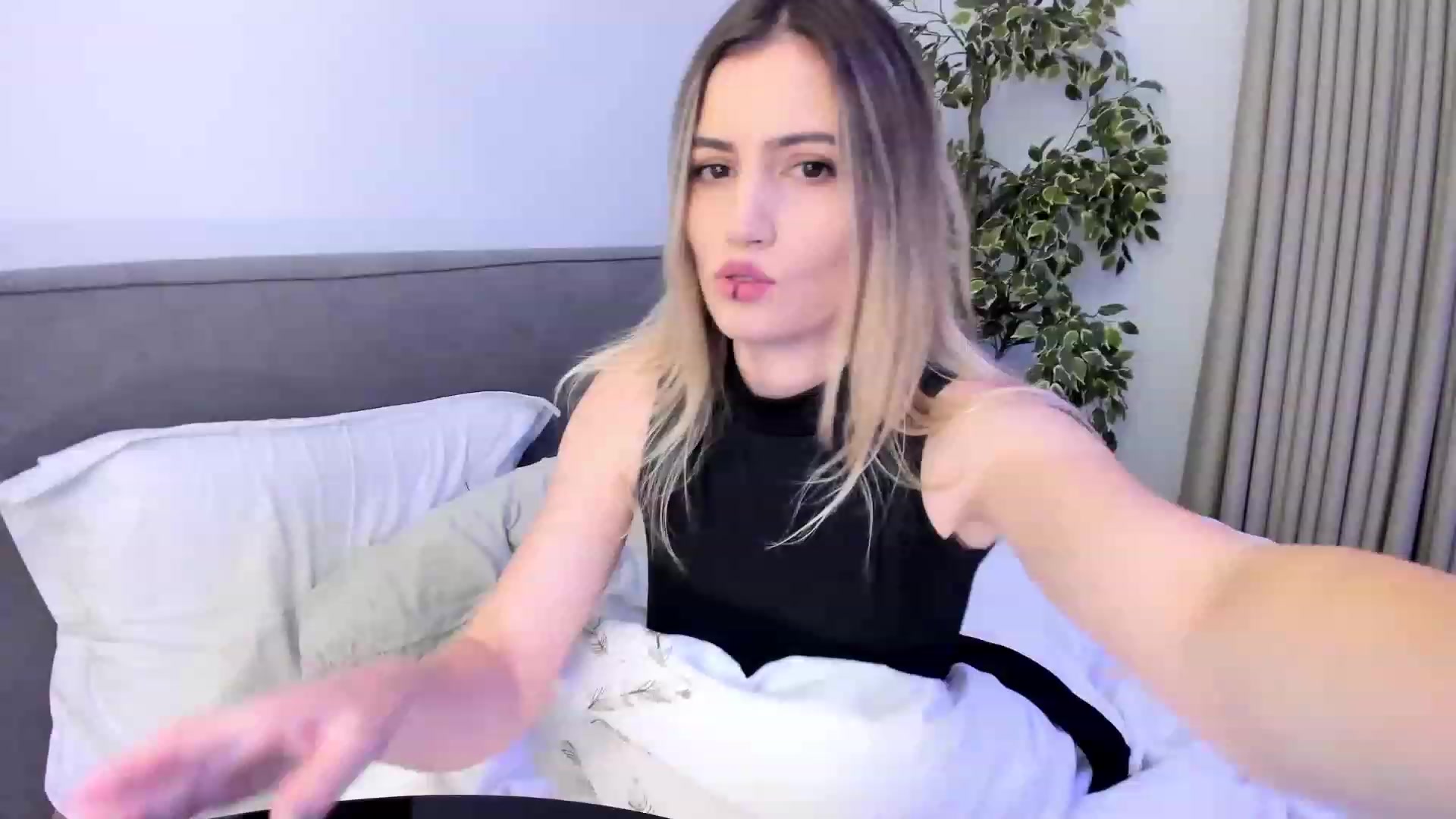 Gallery image thumbnail from happyendings_'s myfreecams stream on, 11/09/2023, 06:17 image 15 of 20