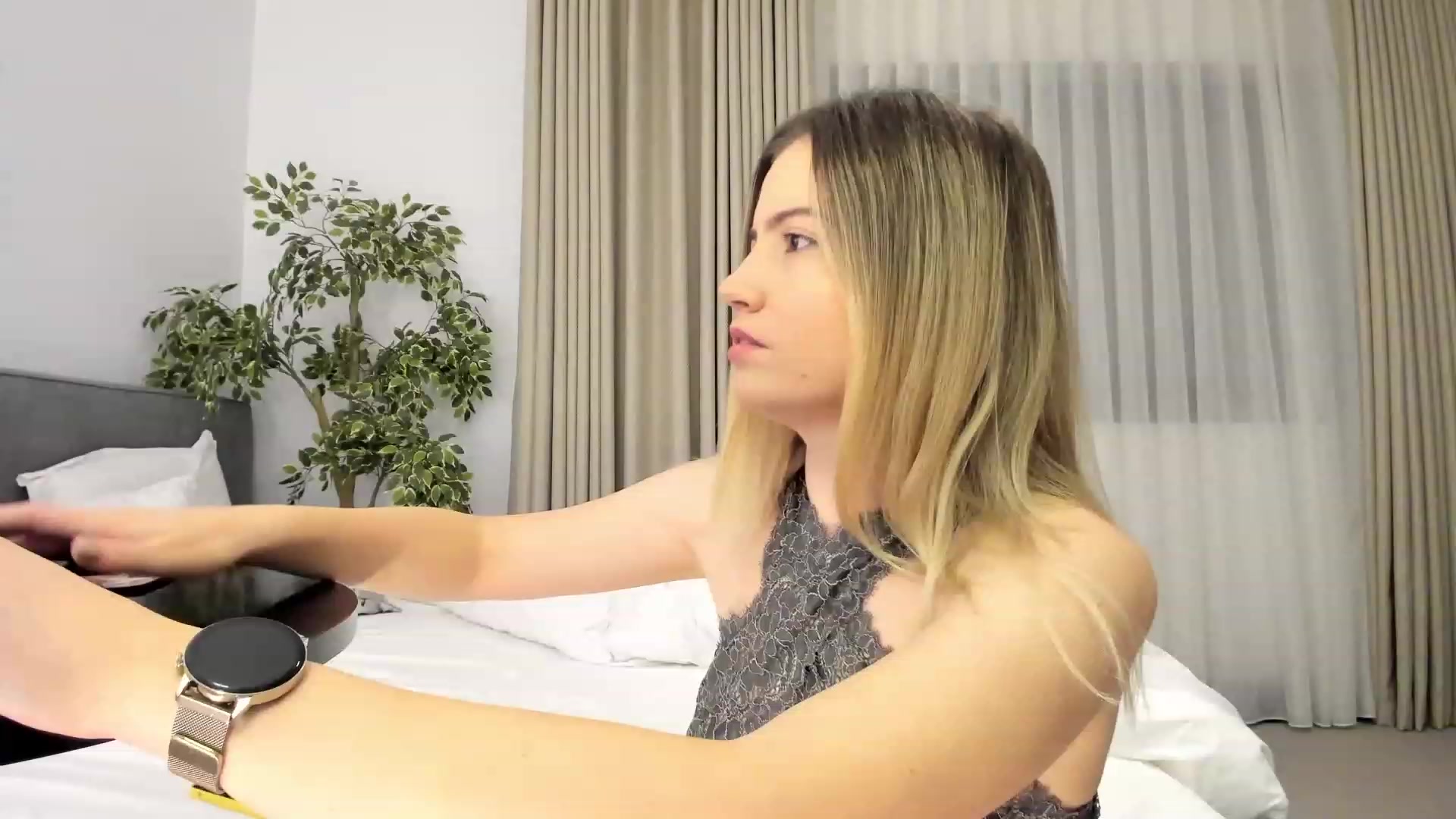 Gallery image thumbnail from happyendings_'s myfreecams stream on, 11/12/2023, 04:55 image 10 of 20