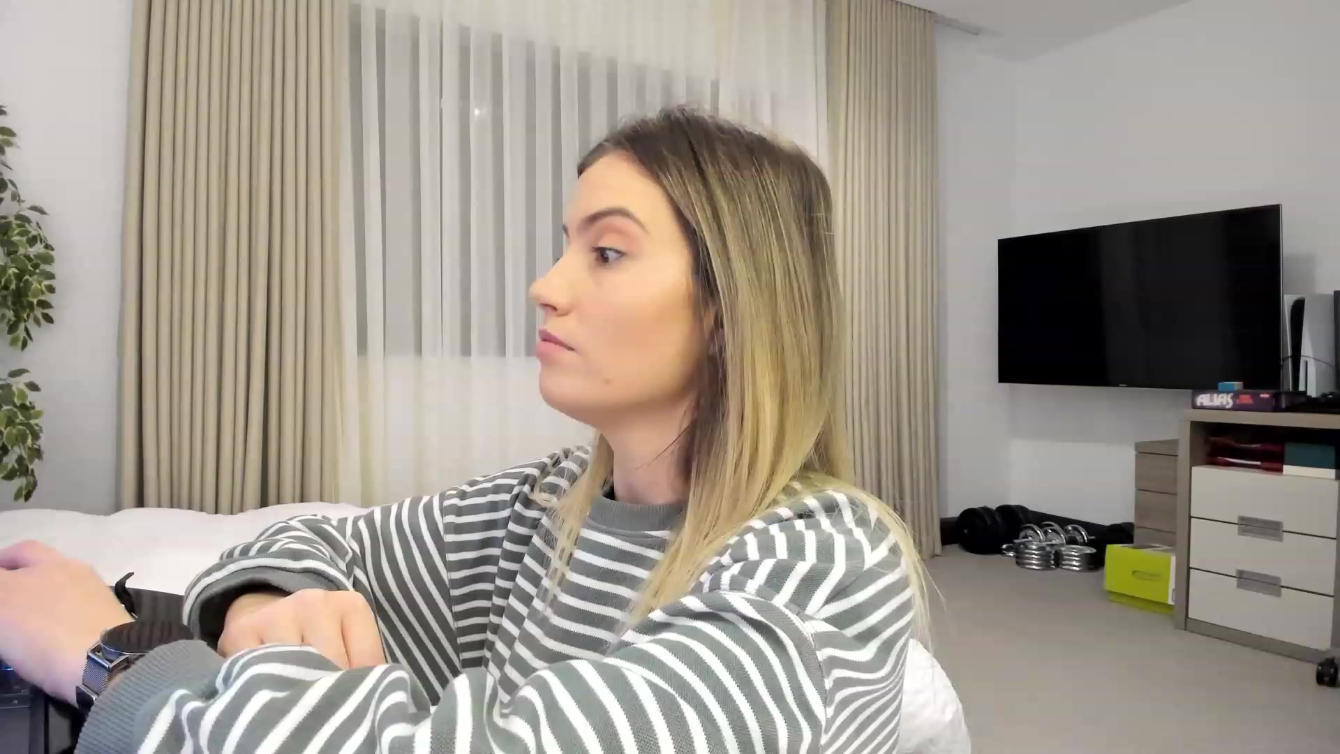 Gallery image thumbnail from happyendings_'s myfreecams stream on, 11/16/2023, 03:57 image 19 of 20
