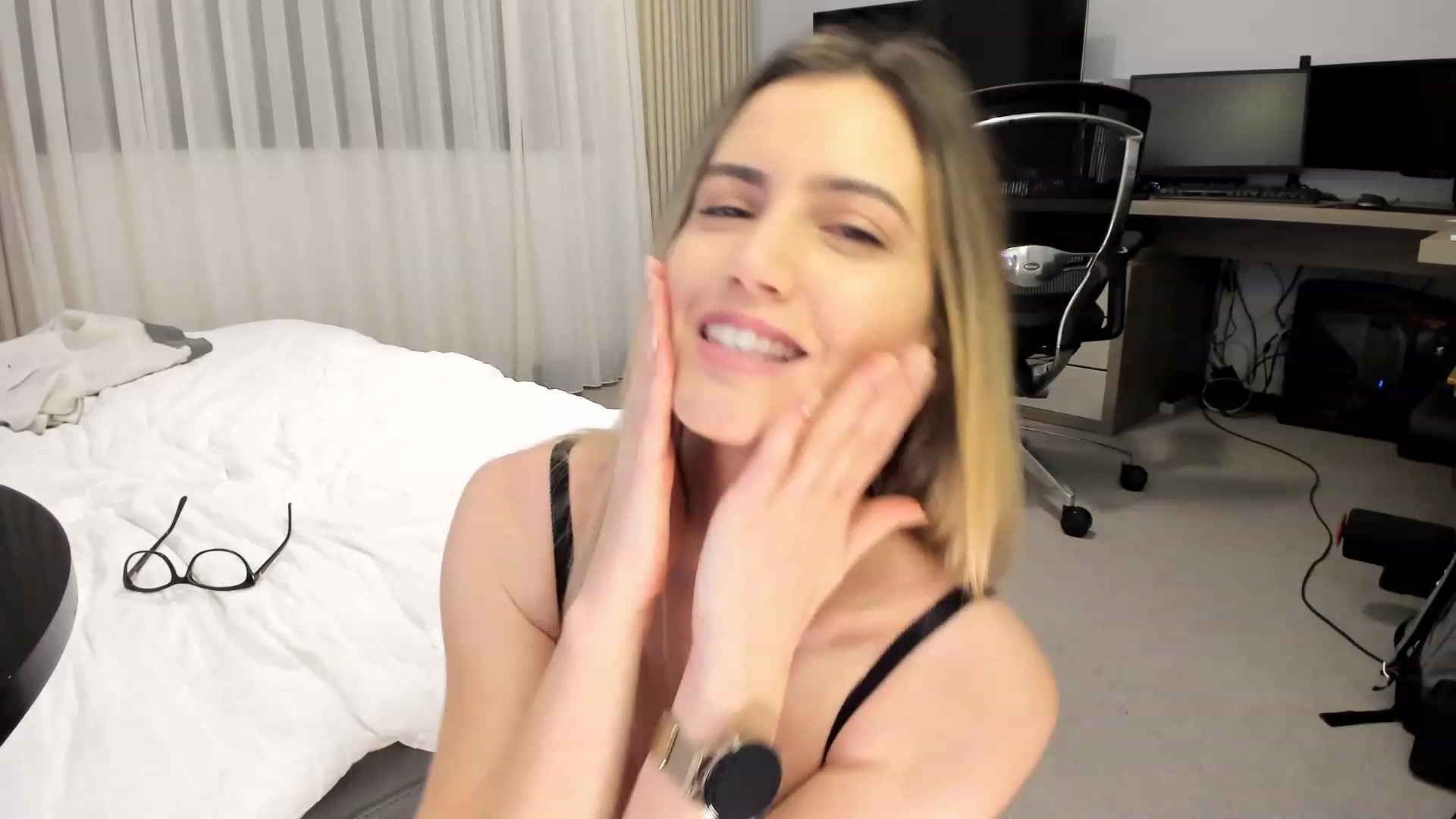 Gallery image thumbnail from happyendings_'s myfreecams stream on, 11/16/2023, 04:35 image 17 of 20