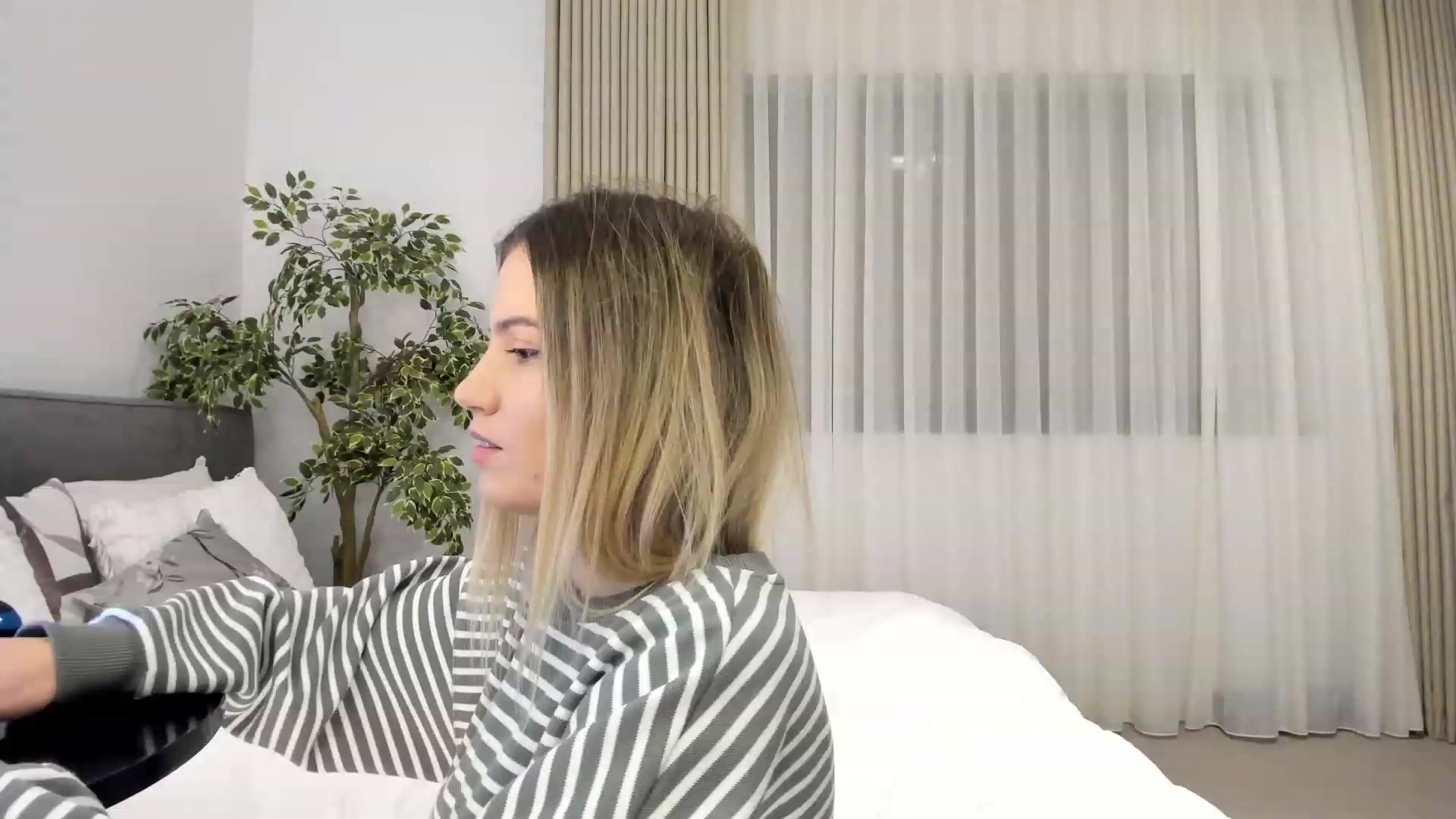 Gallery image thumbnail from happyendings_'s myfreecams stream on, 11/16/2023, 04:35 image 5 of 20