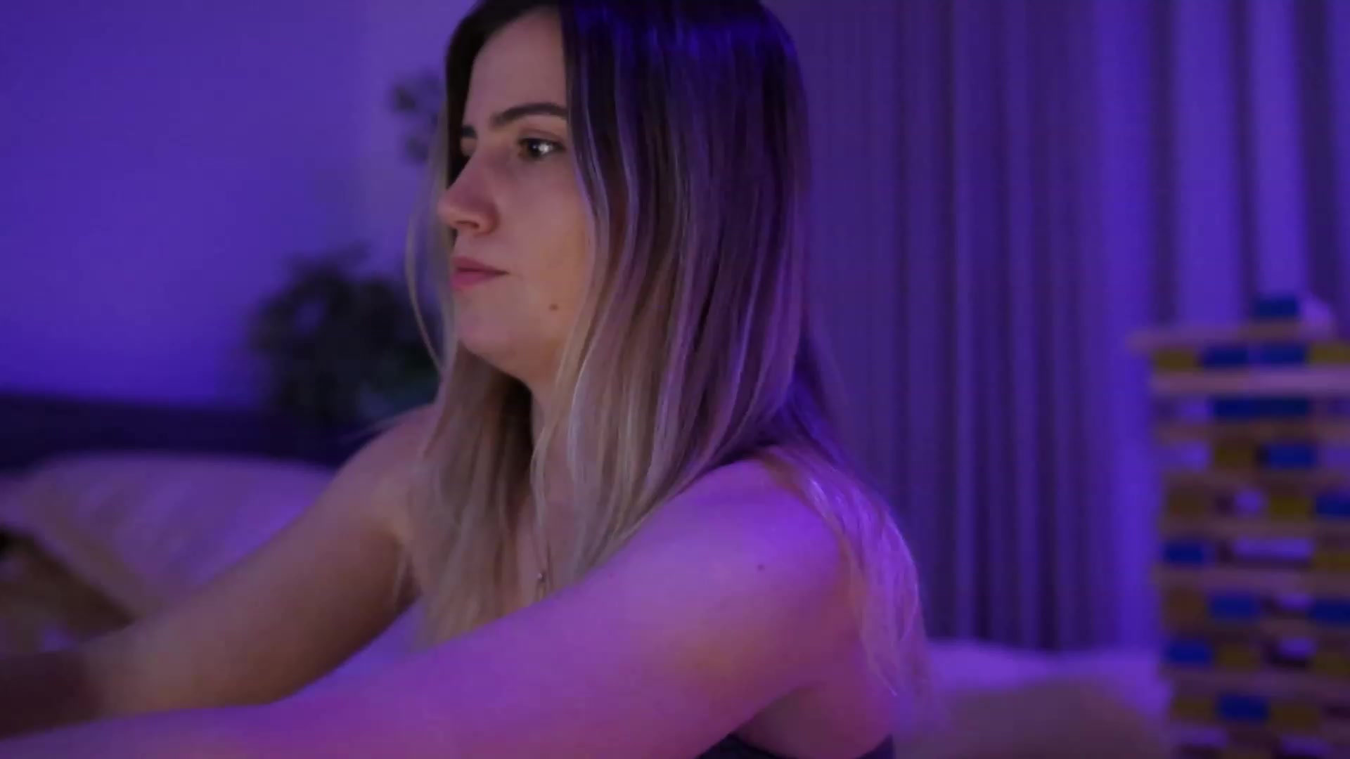 Gallery image thumbnail from happyendings_'s myfreecams stream on, 11/19/2023, 06:24 image 18 of 20