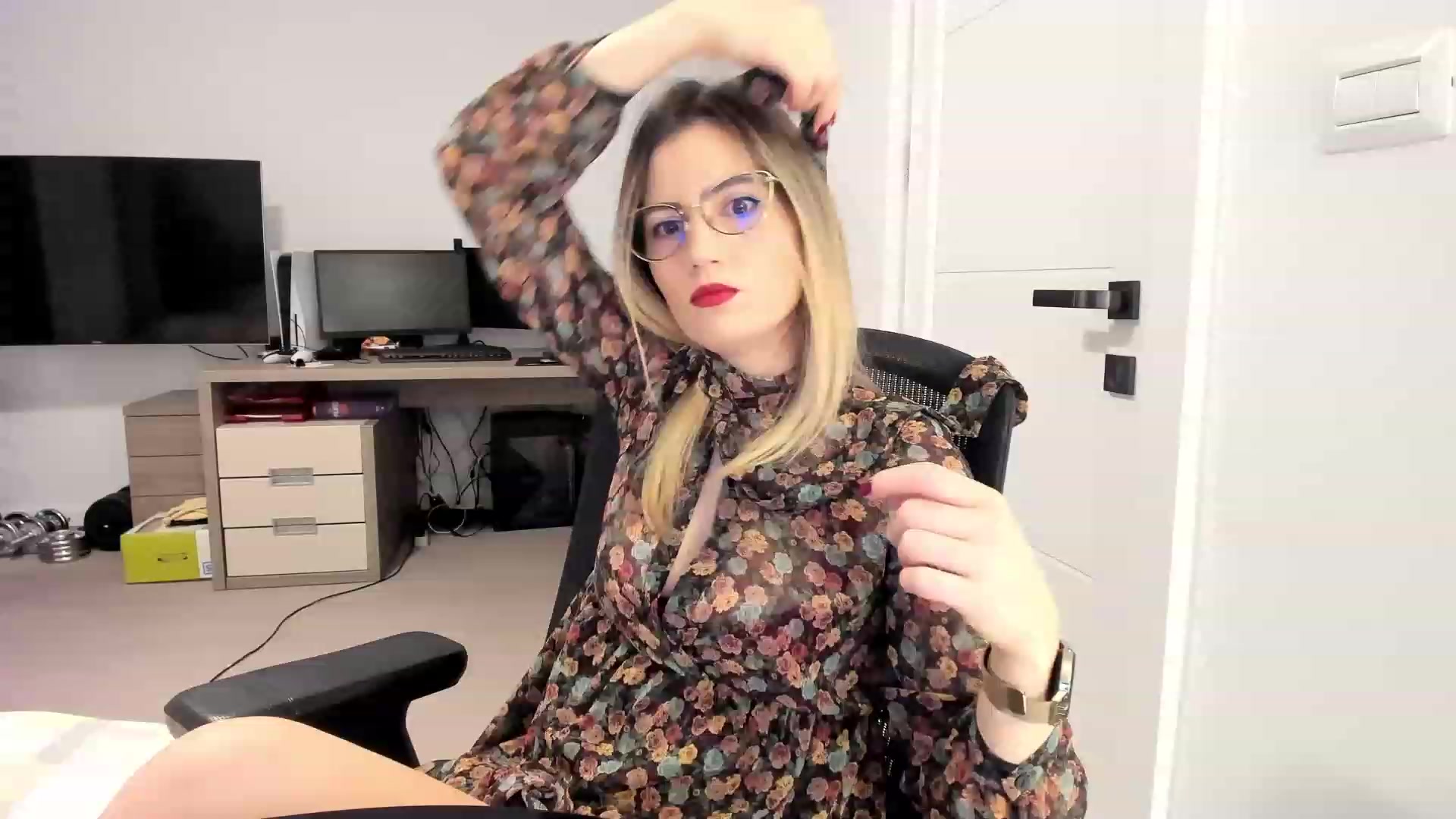 Gallery image thumbnail from happyendings_'s myfreecams stream on, 11/29/2023, 04:57 image 6 of 20