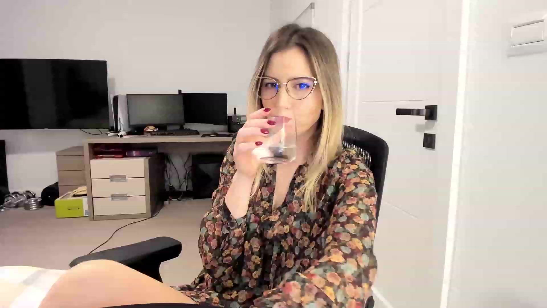 Gallery image thumbnail from happyendings_'s myfreecams stream on, 11/29/2023, 04:57 image 5 of 20