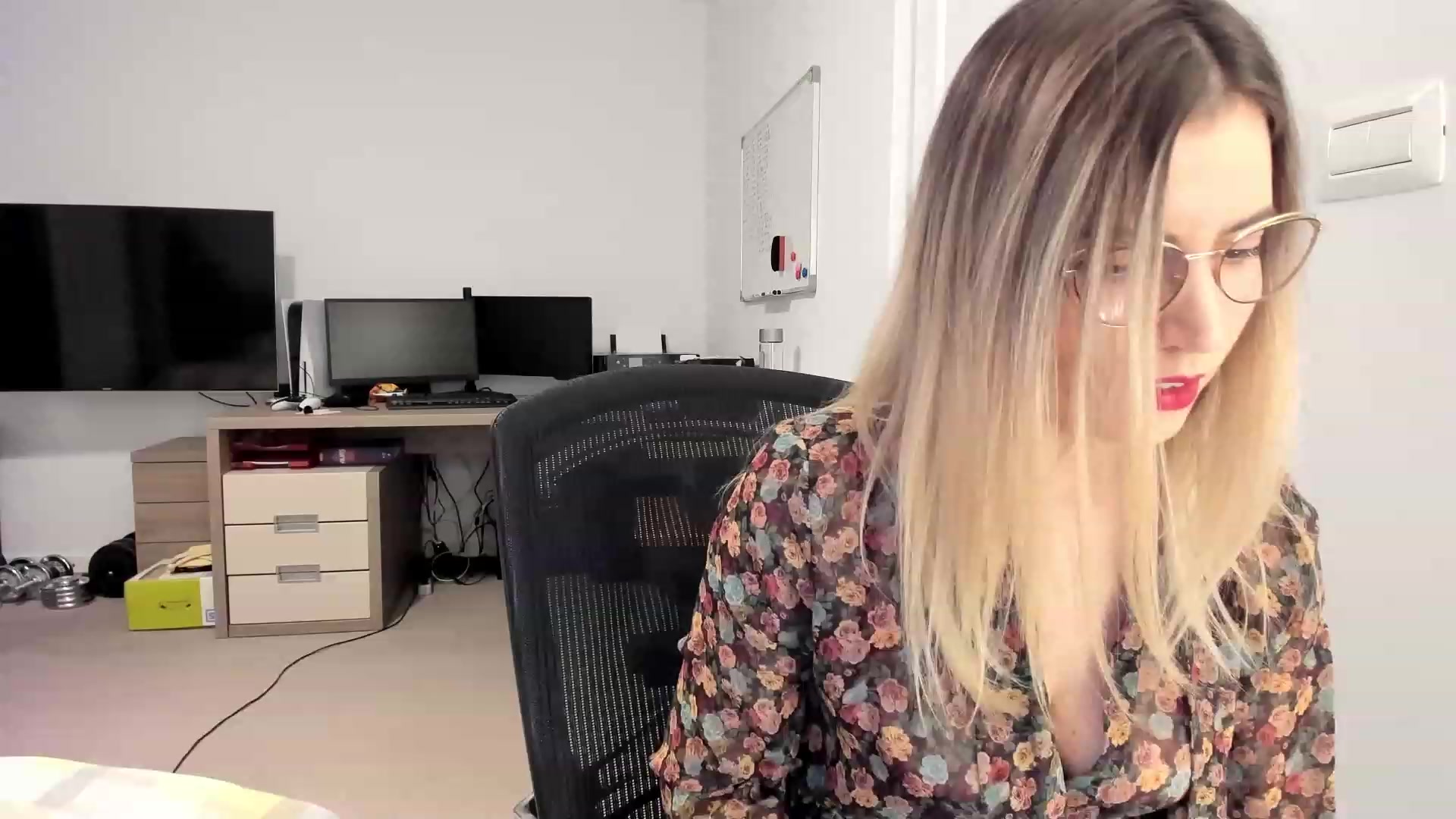 Gallery image thumbnail from happyendings_'s myfreecams stream on, 11/29/2023, 04:57 image 12 of 20