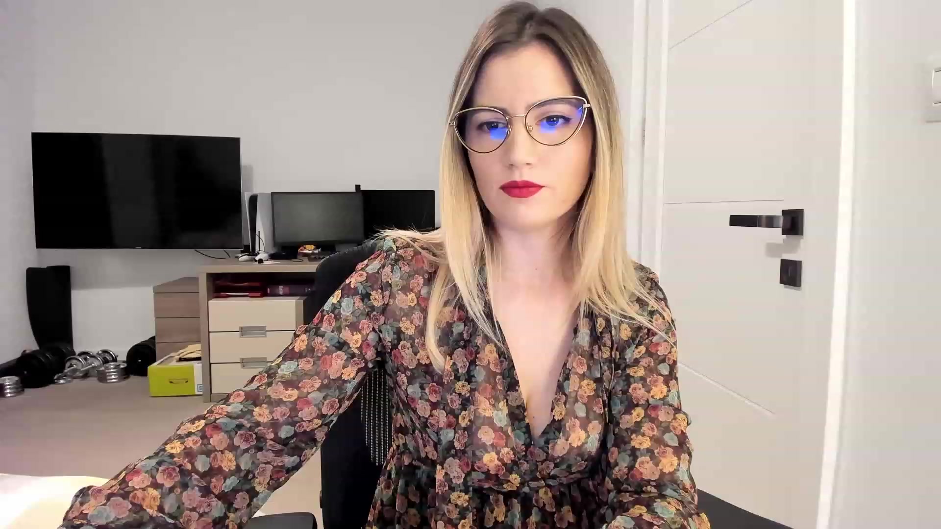 Gallery image thumbnail from happyendings_'s myfreecams stream on, 11/29/2023, 04:57 image 10 of 20