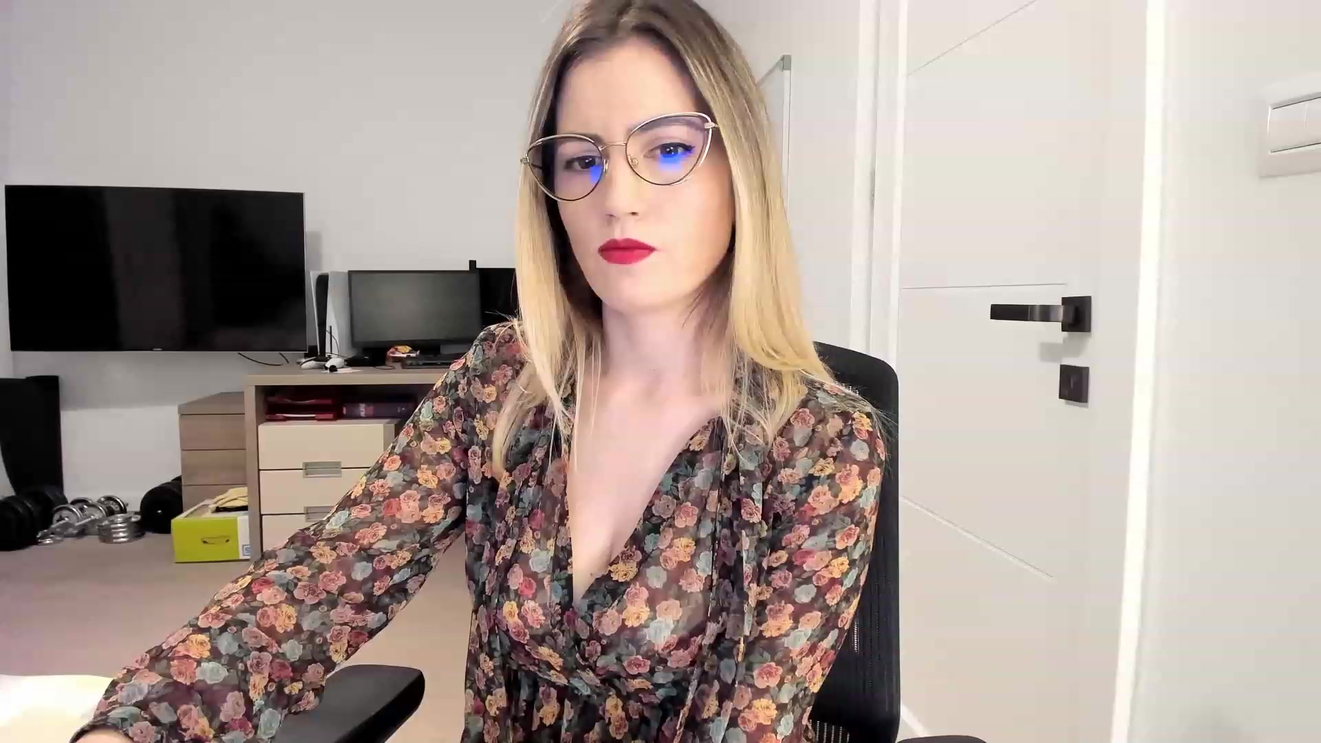 Gallery image thumbnail from happyendings_'s myfreecams stream on, 11/29/2023, 04:57 image 8 of 20
