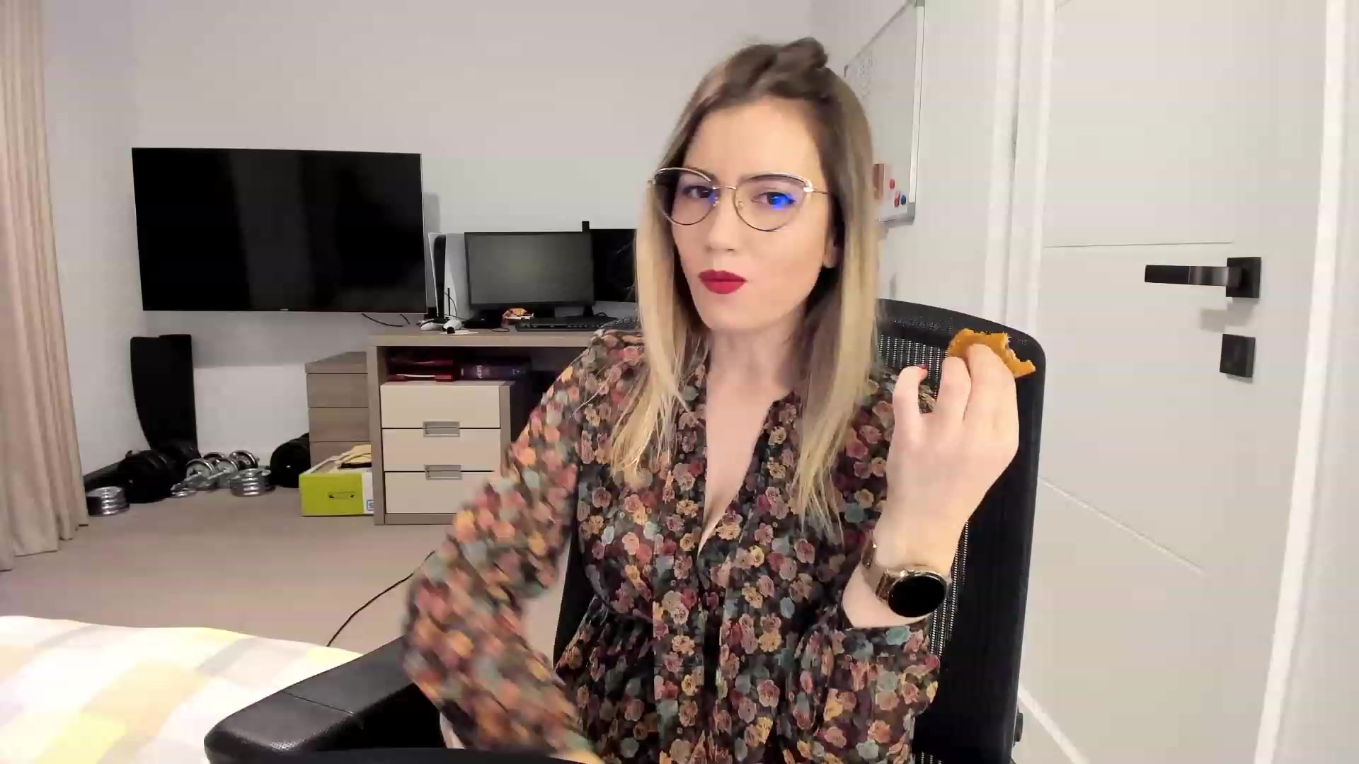Gallery image thumbnail from happyendings_'s myfreecams stream on, 11/29/2023, 04:57 image 4 of 20