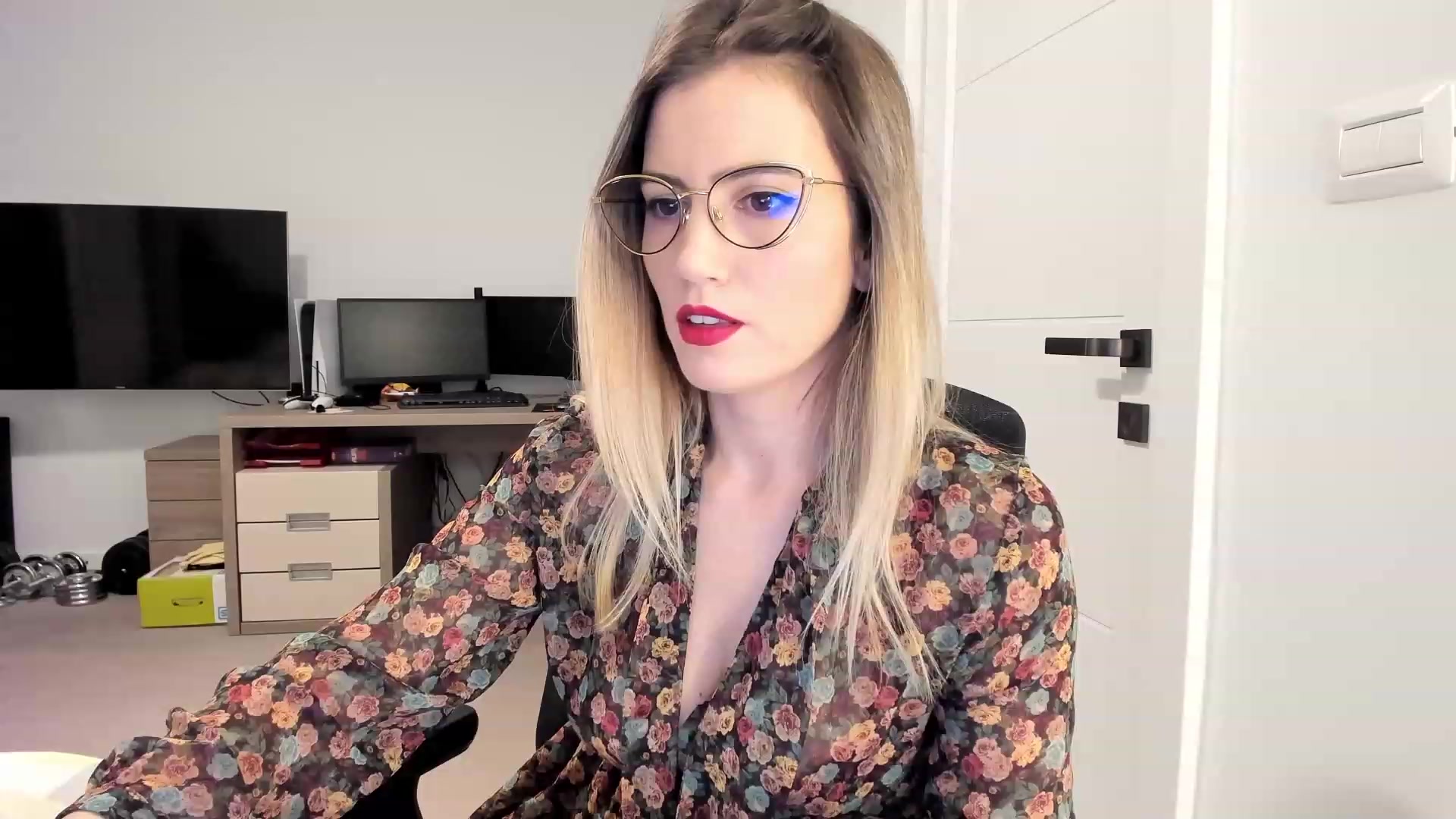 Gallery image thumbnail from happyendings_'s myfreecams stream on, 11/29/2023, 04:57 image 2 of 20