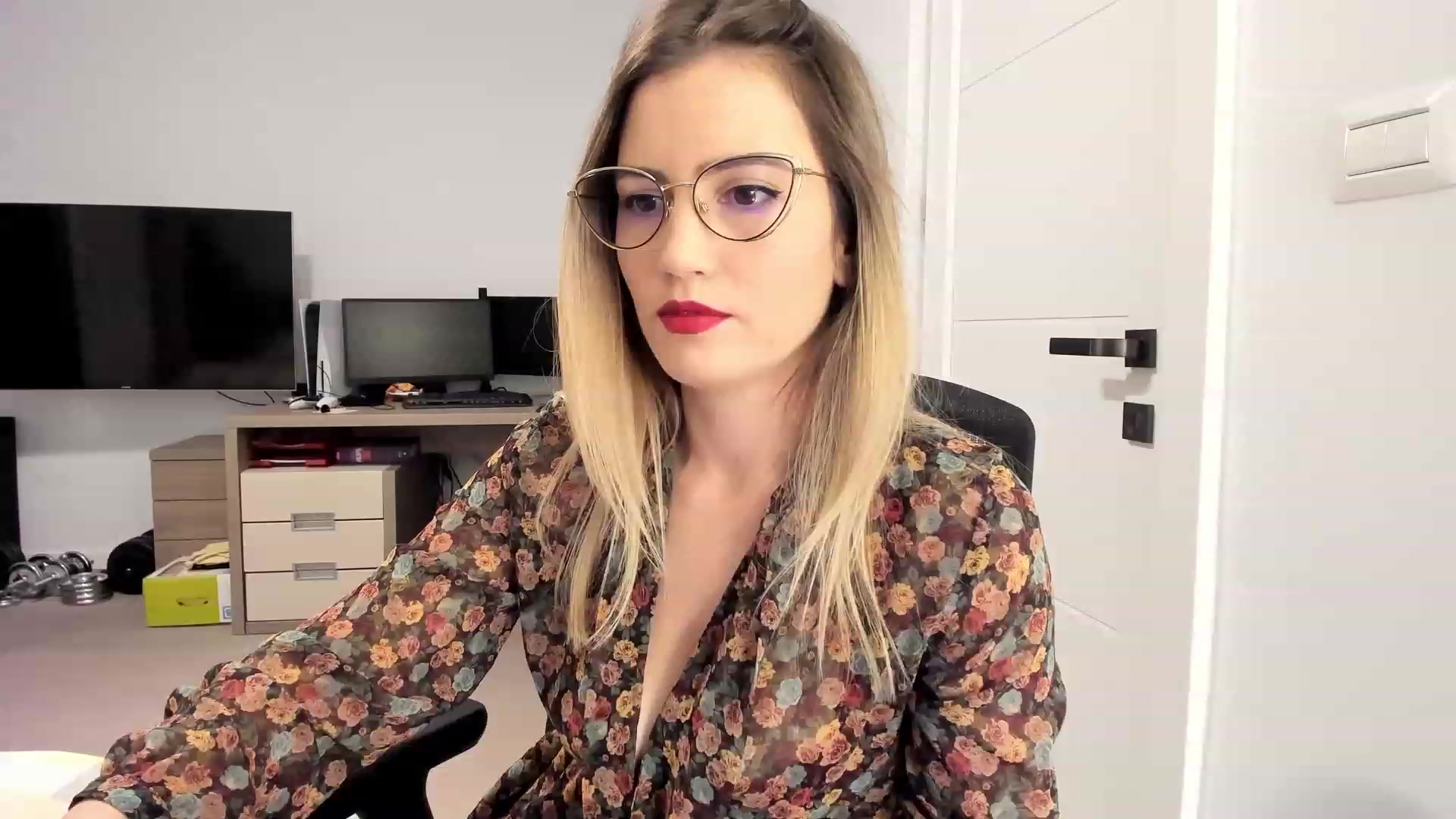Gallery image thumbnail from happyendings_'s myfreecams stream on, 11/29/2023, 04:57 image 1 of 20