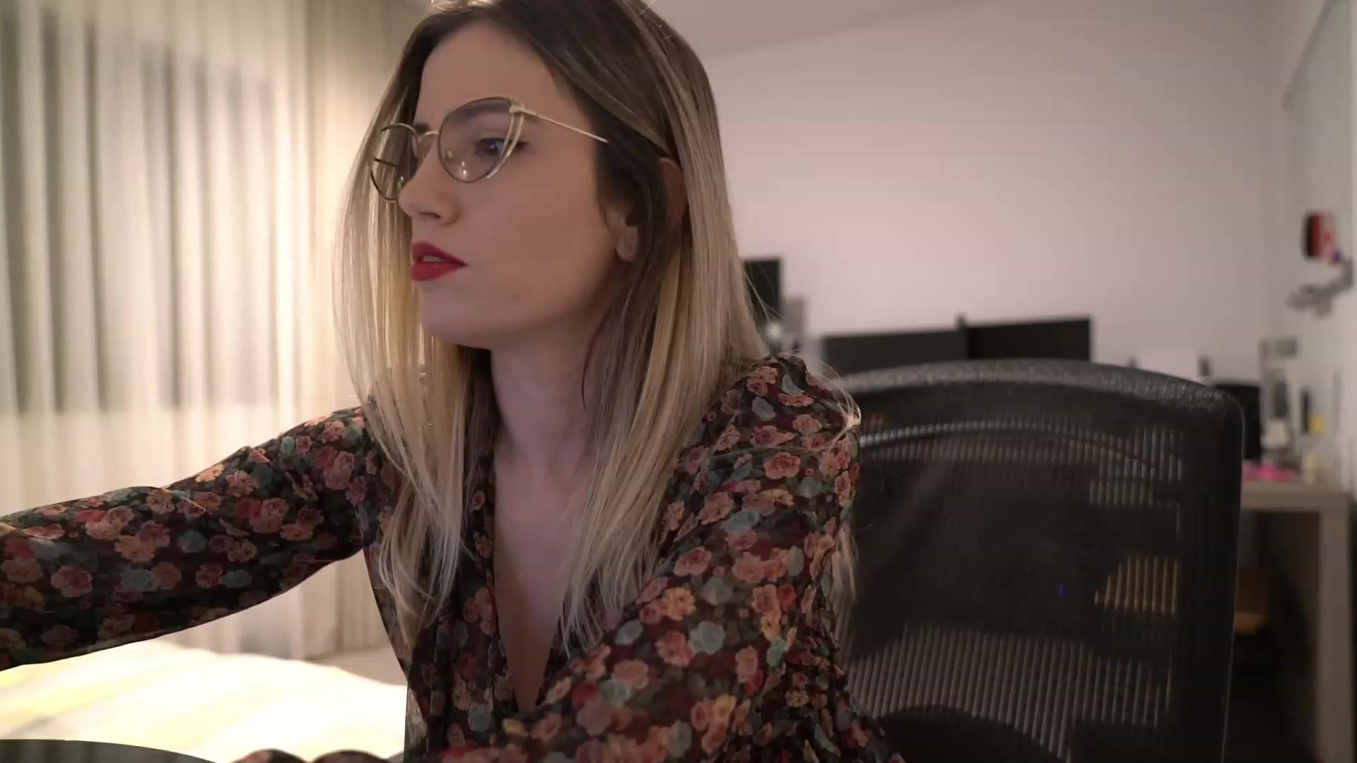 Gallery image thumbnail from happyendings_'s myfreecams stream on, 11/29/2023, 06:08 image 1 of 20