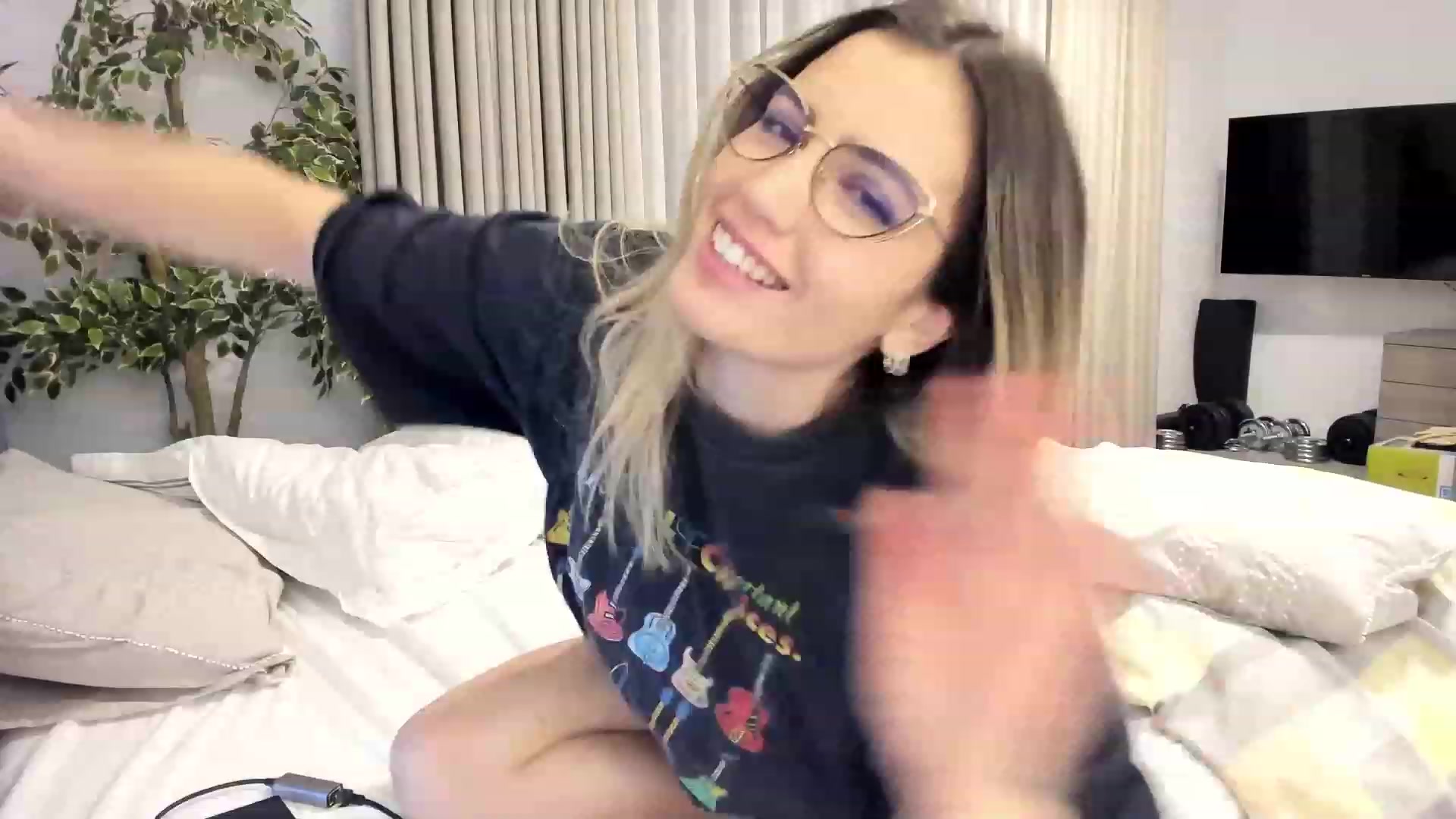 Gallery image thumbnail from happyendings_'s myfreecams stream on, 11/30/2023, 05:02 image 20 of 20