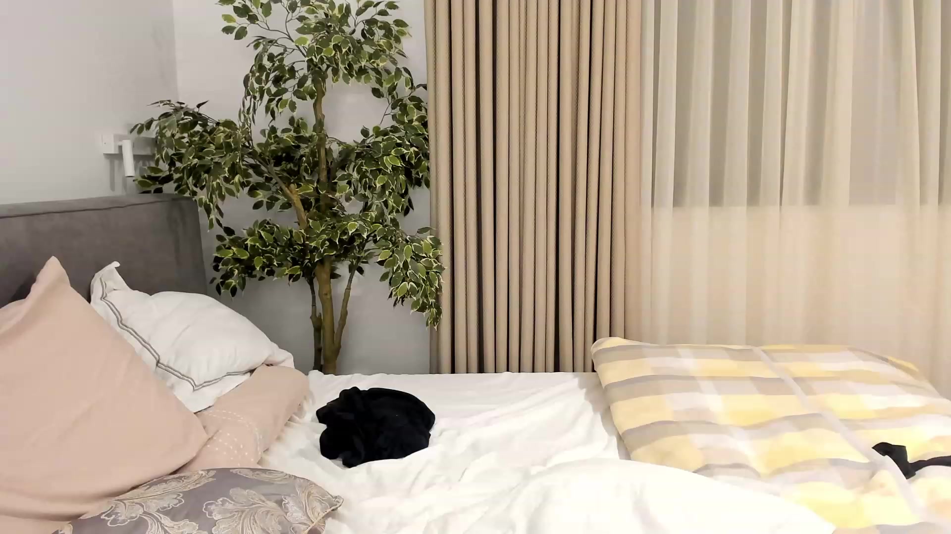 Gallery image thumbnail from happyendings_'s myfreecams stream on, 11/30/2023, 06:42 image 8 of 20