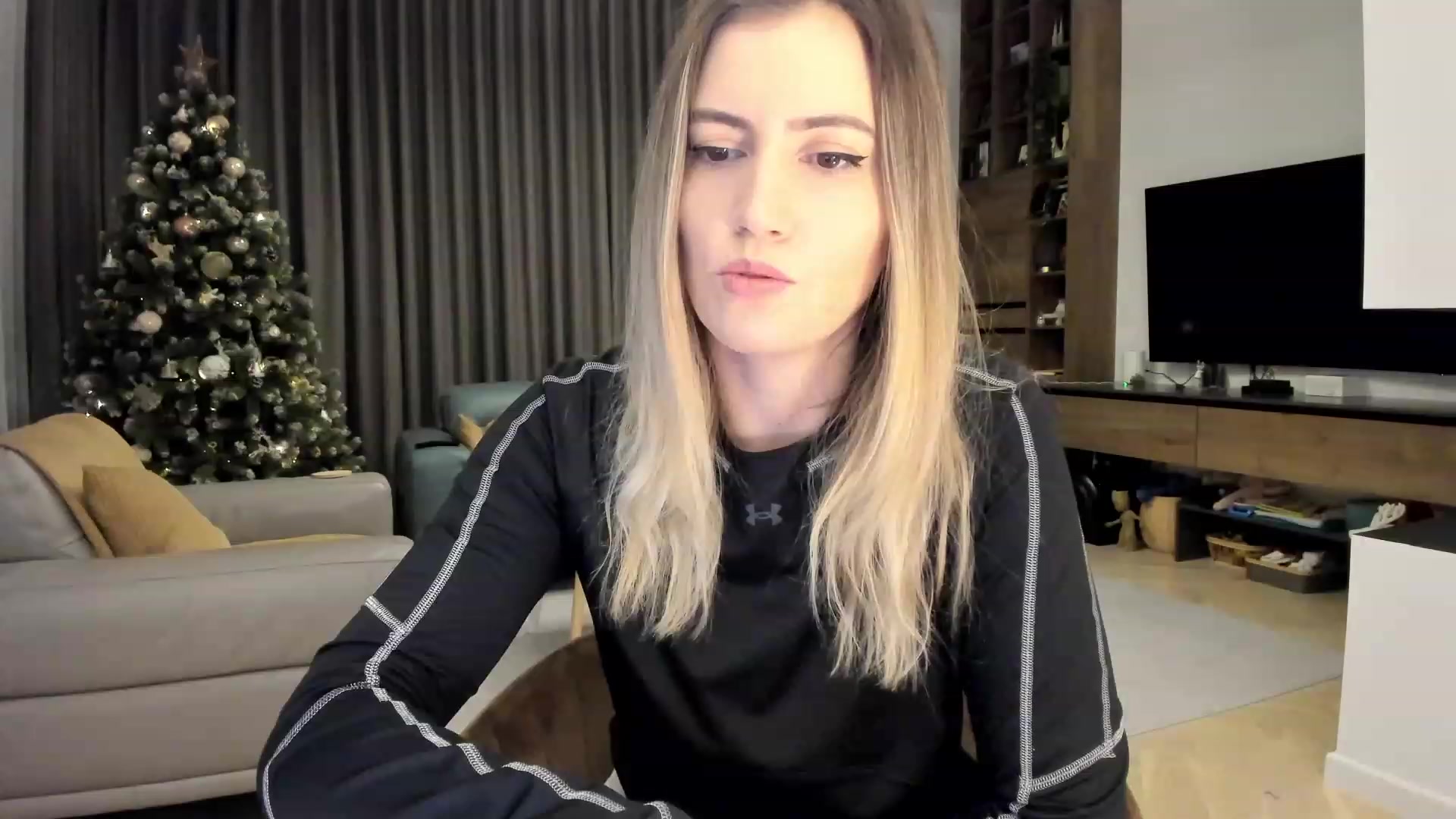 Gallery image thumbnail from happyendings_'s myfreecams stream on, 12/16/2023, 04:33 image 11 of 20