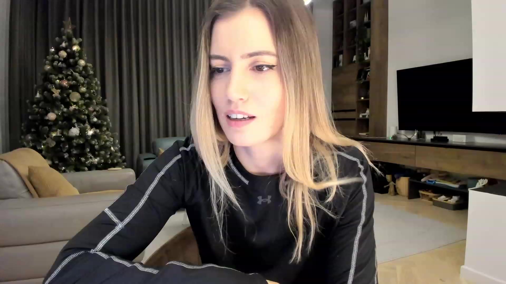 Gallery image thumbnail from happyendings_'s myfreecams stream on, 12/16/2023, 04:33 image 14 of 20