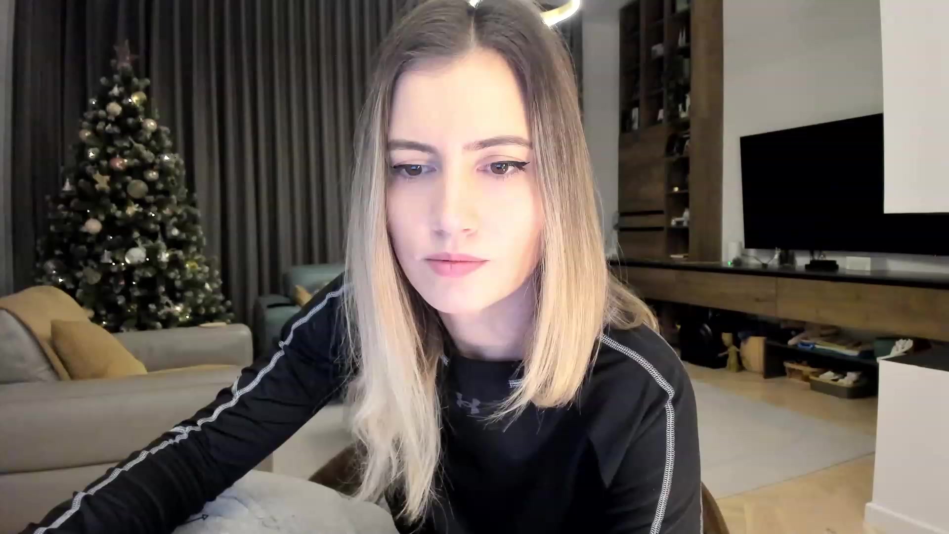 Gallery image thumbnail from happyendings_'s myfreecams stream on, 12/16/2023, 04:33 image 7 of 20