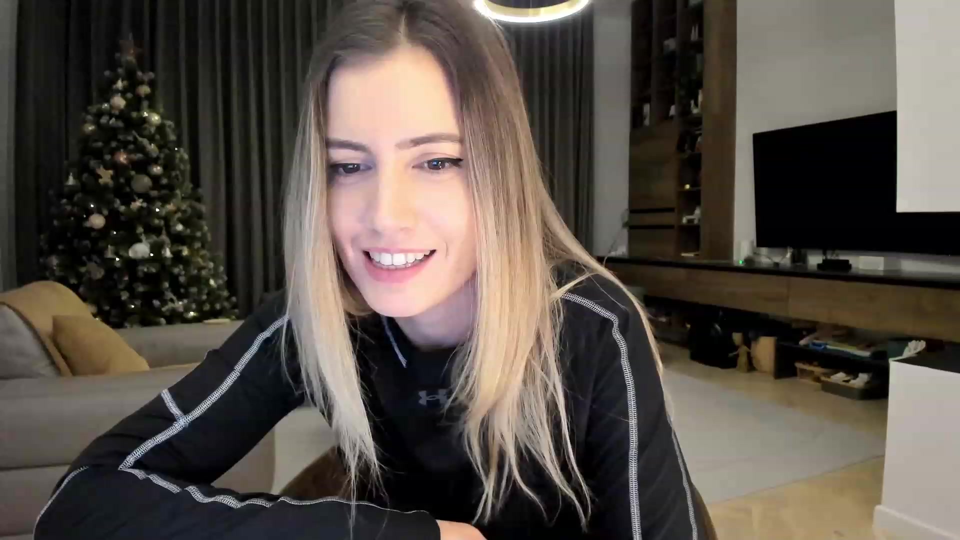 Gallery image thumbnail from happyendings_'s myfreecams stream on, 12/16/2023, 04:33 image 15 of 20