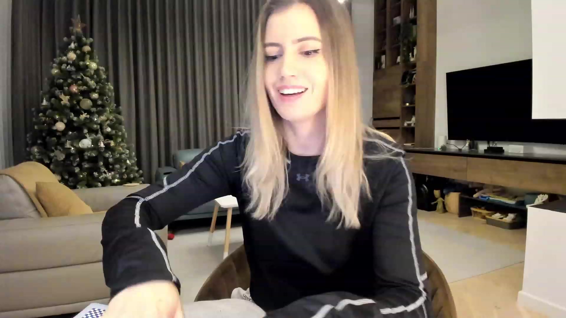 Gallery image thumbnail from happyendings_'s myfreecams stream on, 12/16/2023, 04:33 image 2 of 20