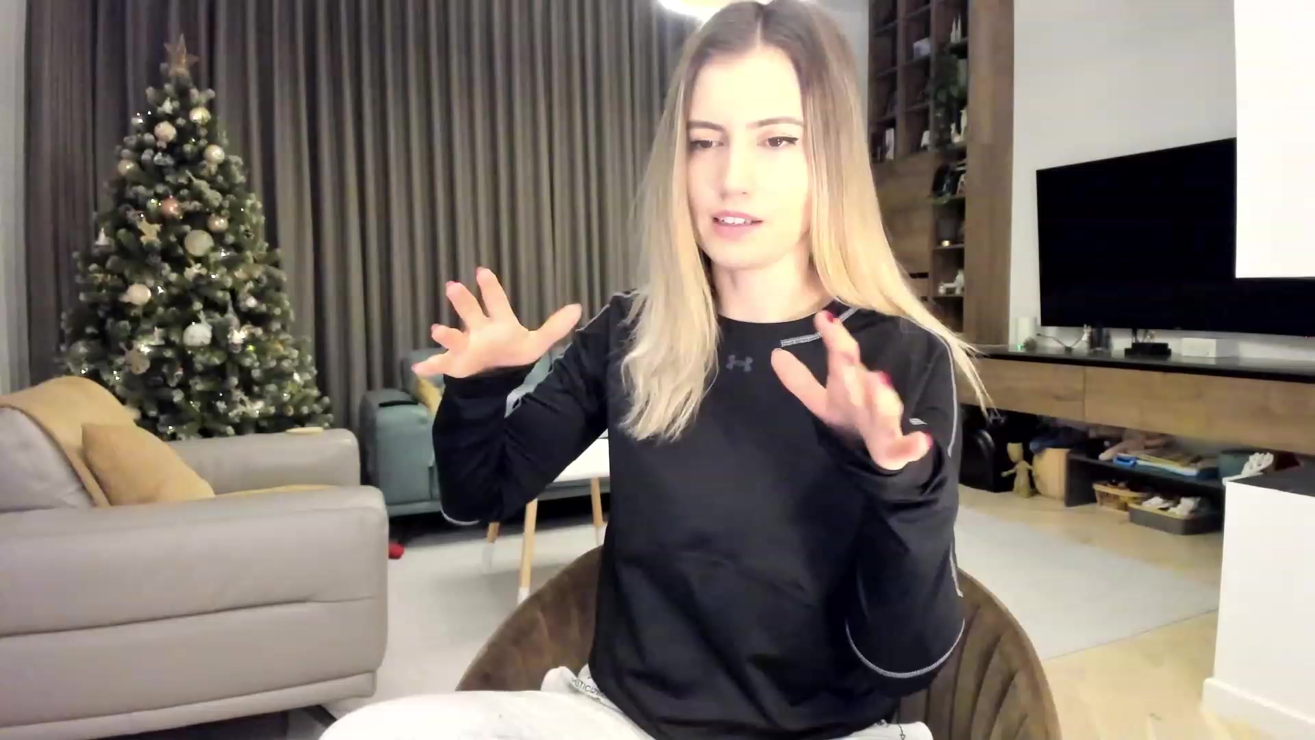 Gallery image thumbnail from happyendings_'s myfreecams stream on, 12/16/2023, 04:33 image 3 of 20