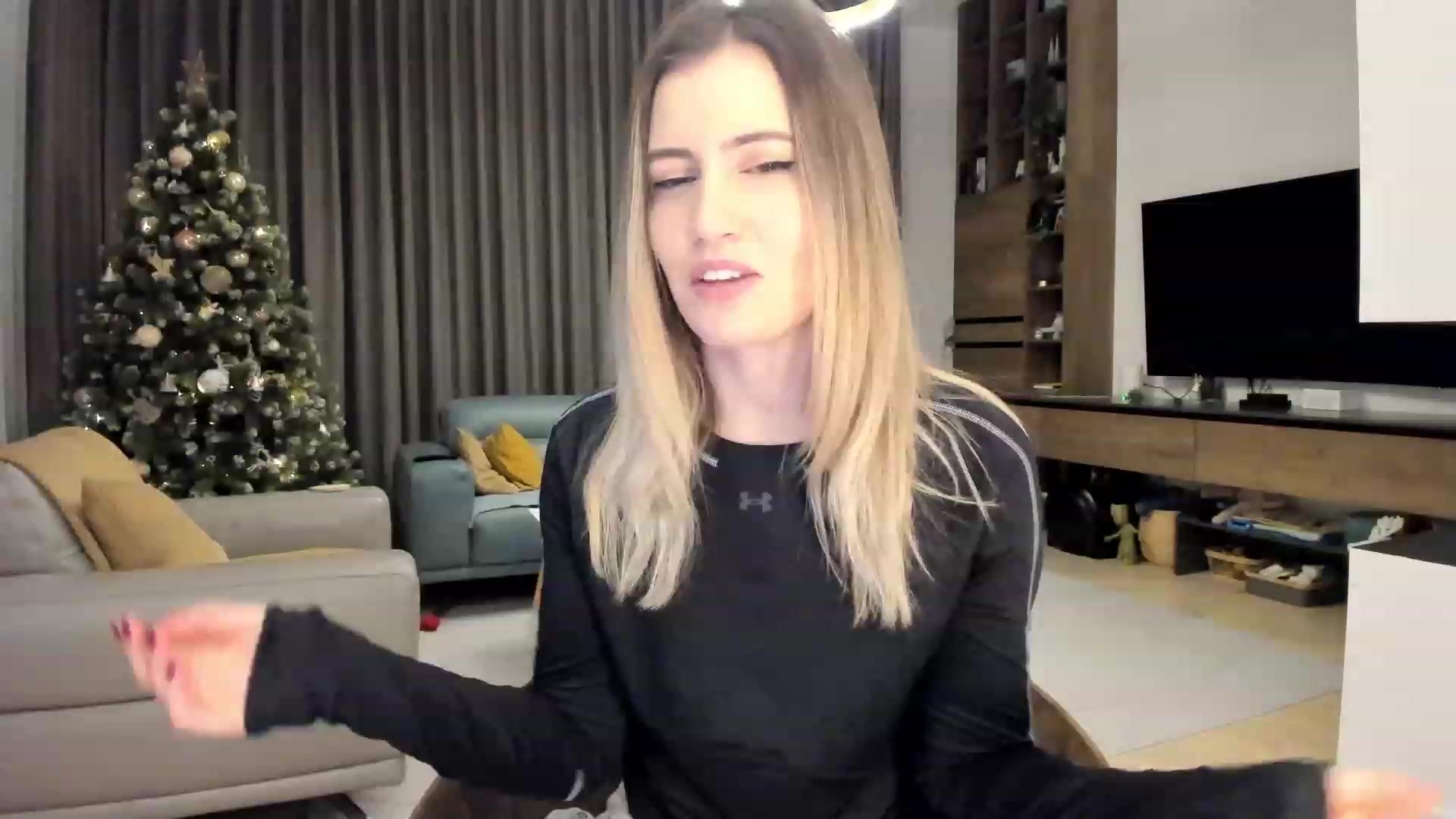 Gallery image thumbnail from happyendings_'s myfreecams stream on, 12/16/2023, 04:33 image 12 of 20