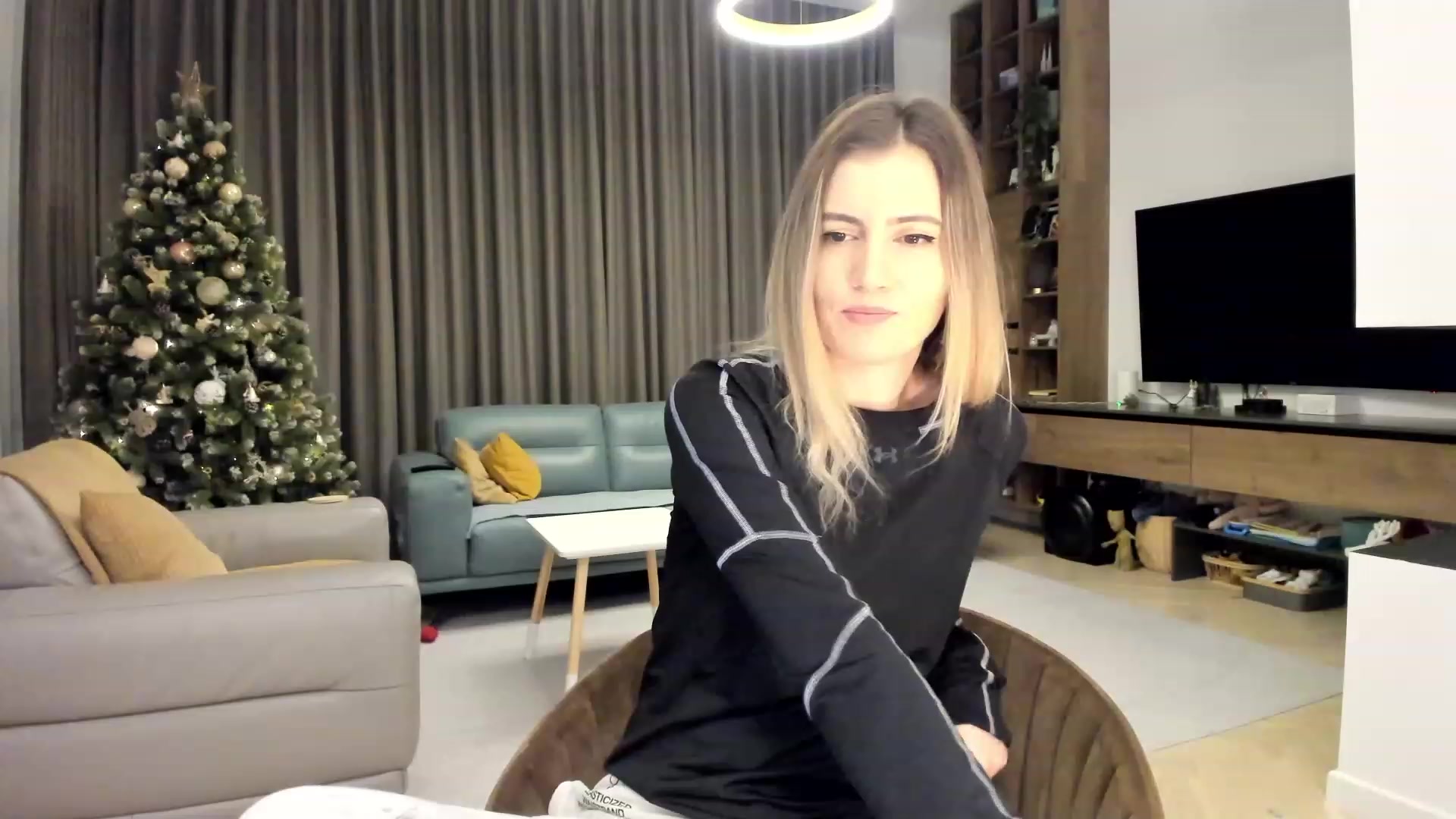 Gallery image thumbnail from happyendings_'s myfreecams stream on, 12/16/2023, 04:33 image 4 of 20