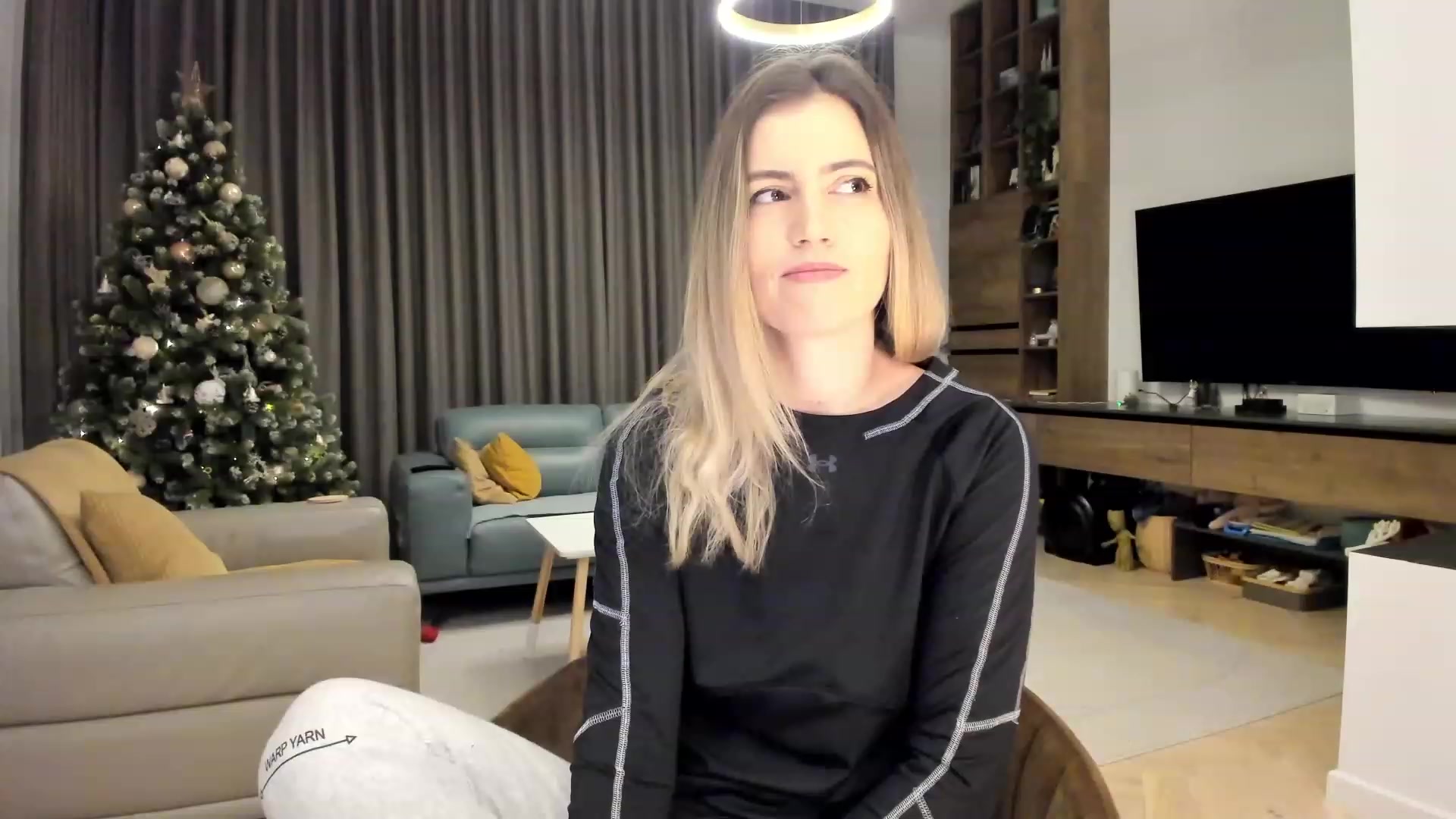 Gallery image thumbnail from happyendings_'s myfreecams stream on, 12/16/2023, 04:33 image 6 of 20