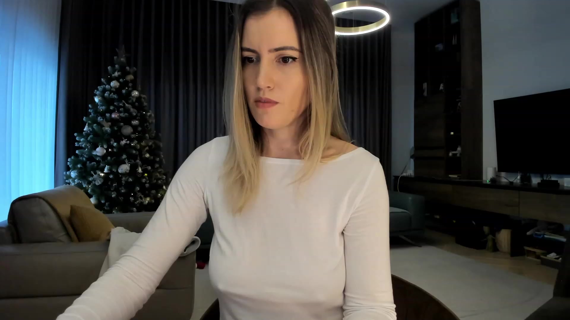 Gallery image thumbnail from happyendings_'s myfreecams stream on, 12/16/2023, 06:15 image 15 of 20