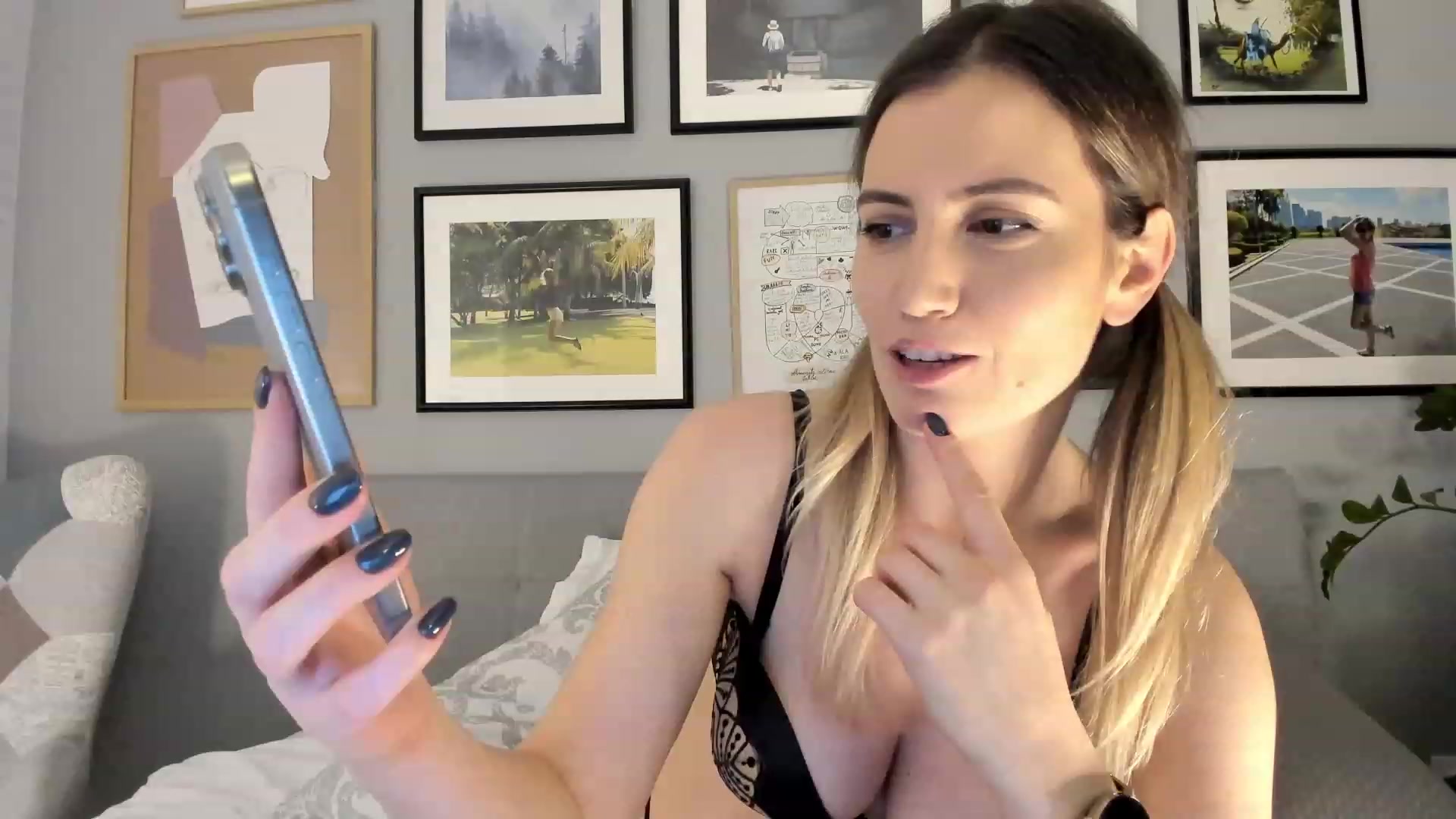 Gallery image thumbnail from happyendings_'s myfreecams stream on, 12/22/2023, 06:45 image 8 of 20