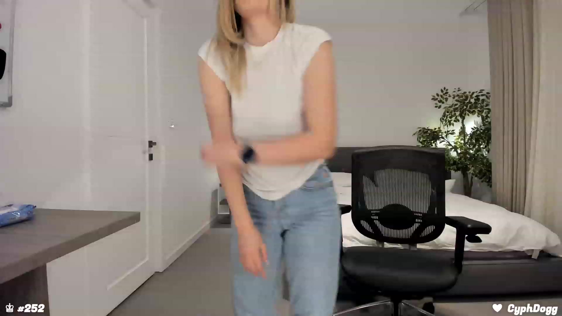 Gallery image thumbnail from happyendings_'s myfreecams stream on, 01/22/2024, 22:42 image 9 of 20
