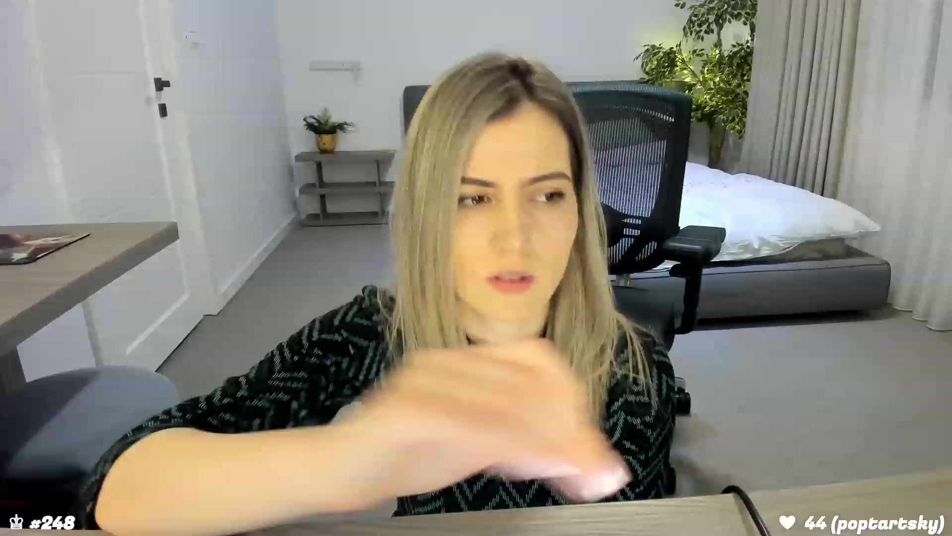 Gallery image thumbnail from happyendings_'s myfreecams stream on, 01/29/2024, 22:06 image 7 of 20