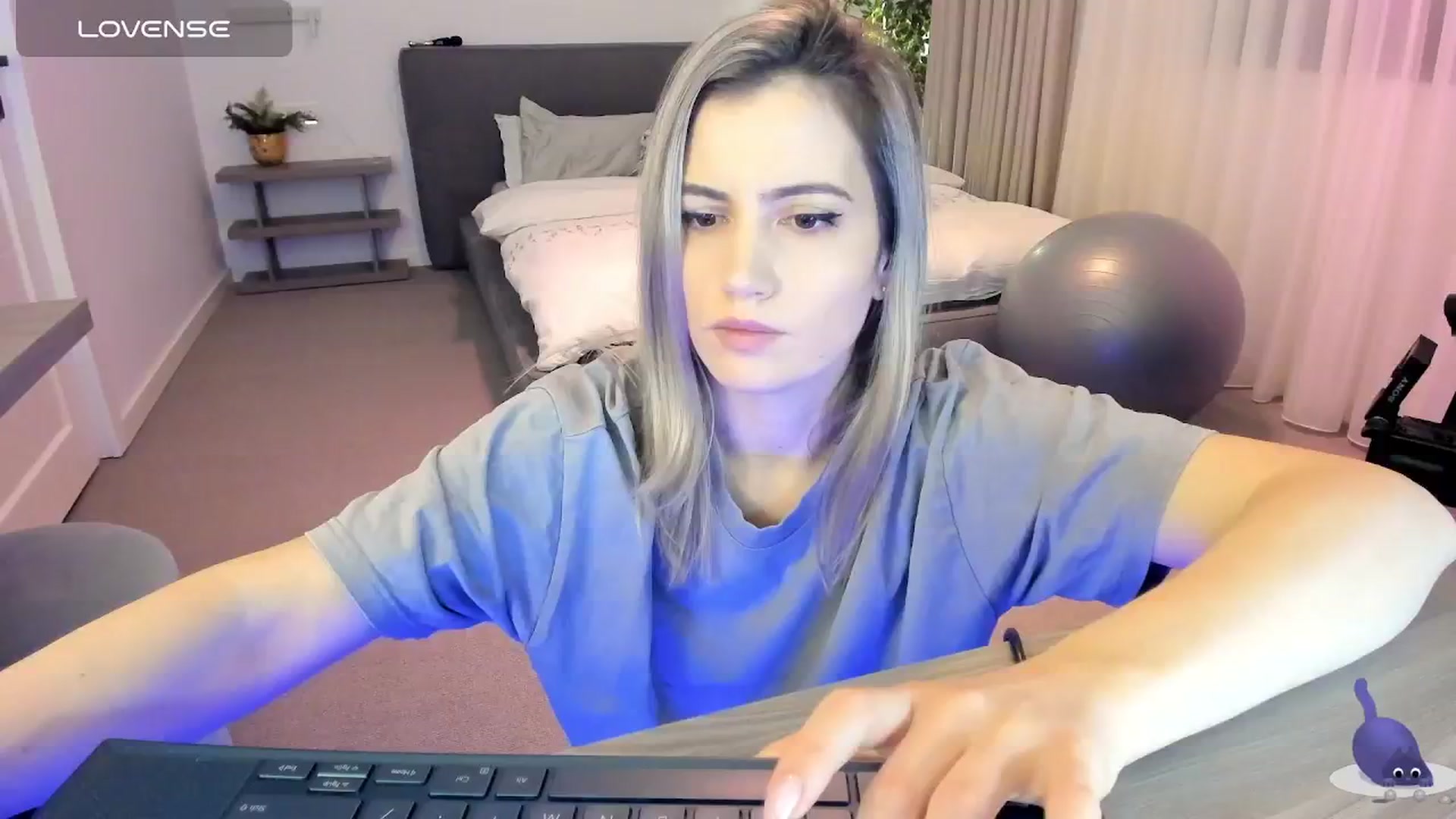 Gallery image thumbnail from happyendings_'s myfreecams stream on, 02/03/2024, 24:27 image 3 of 20