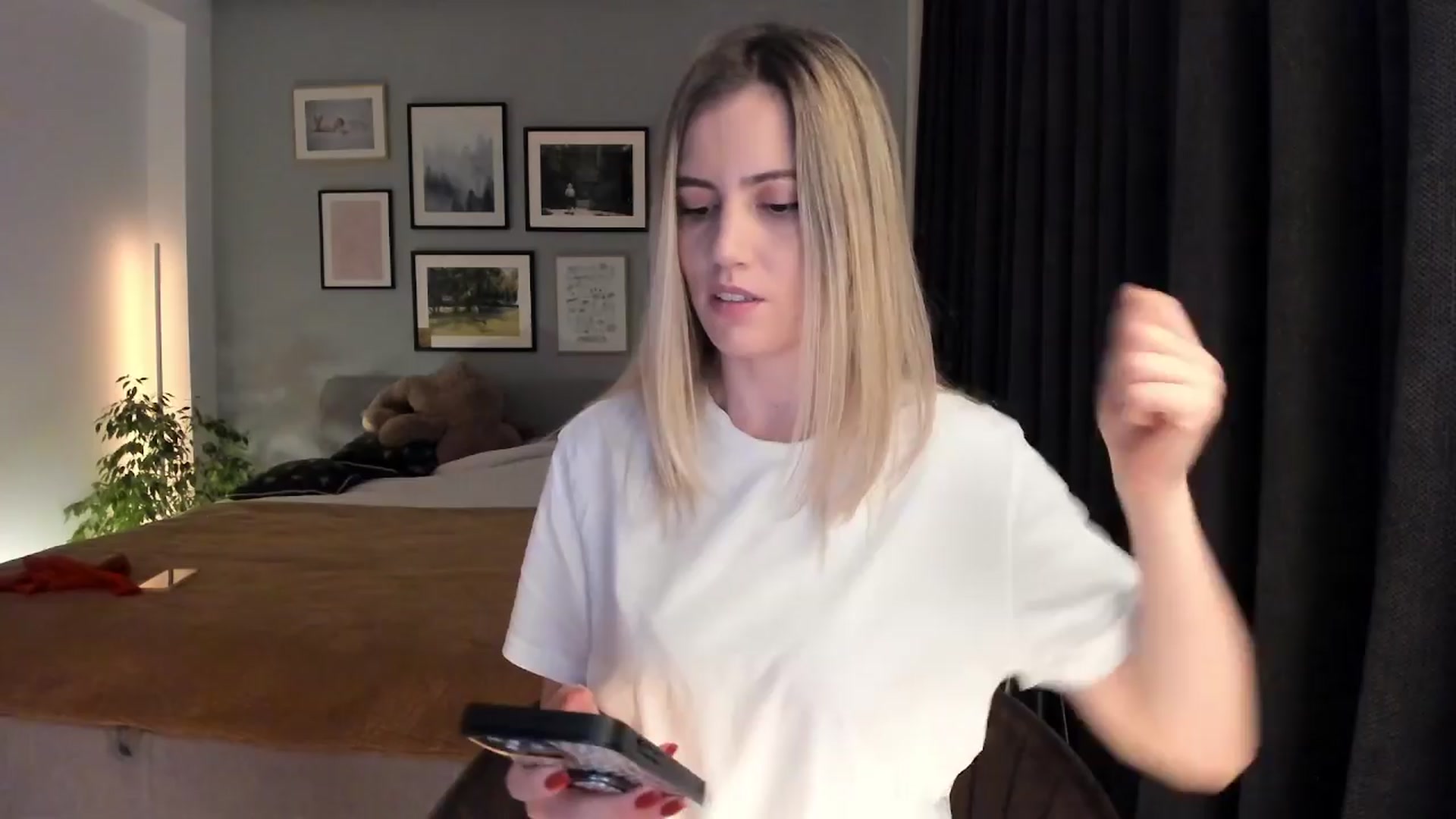 Gallery image thumbnail from happyendings_'s myfreecams stream on, 04/12/2024, 22:54 image 12 of 20