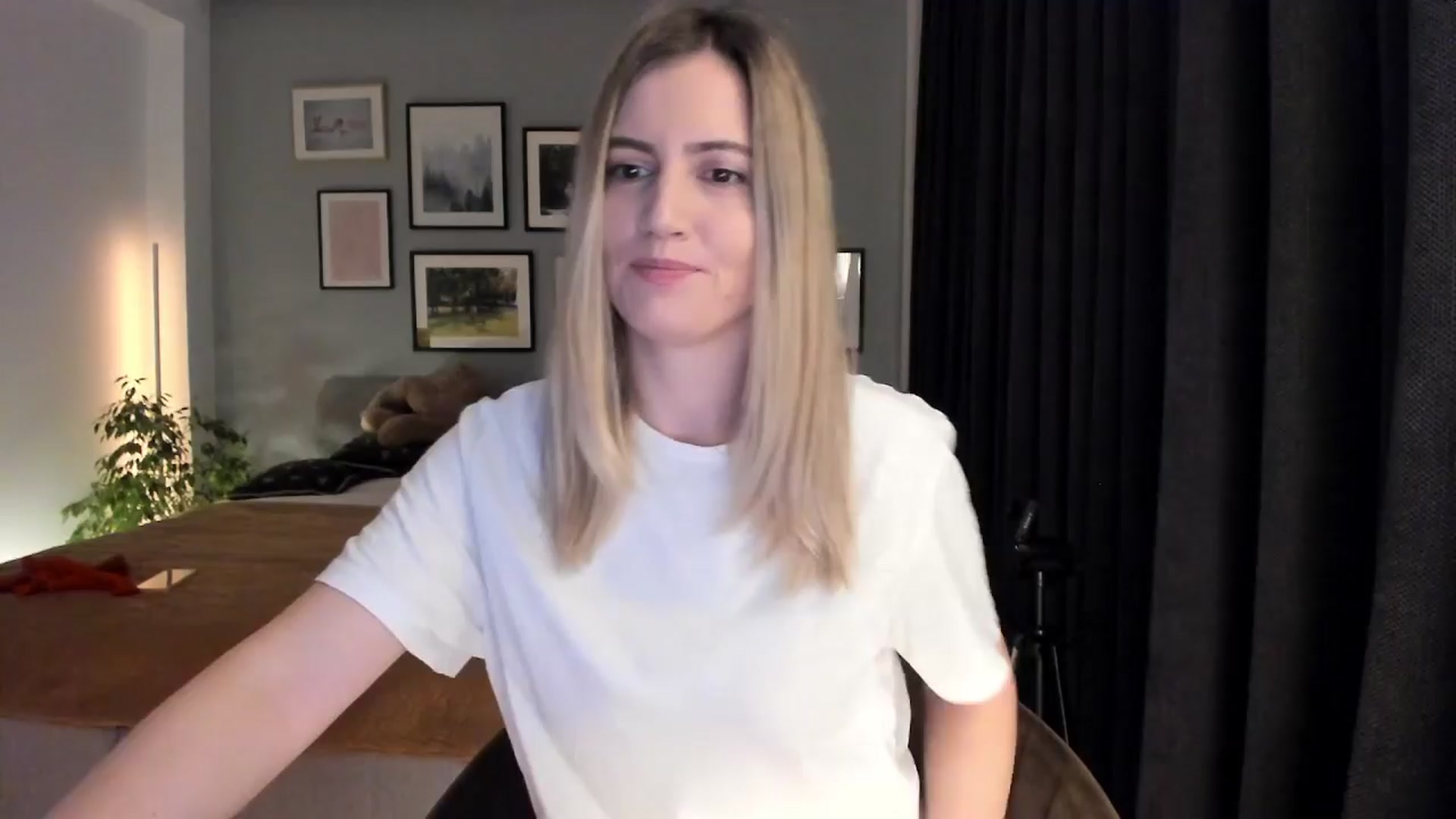 Gallery image thumbnail from happyendings_'s myfreecams stream on, 04/12/2024, 22:54 image 13 of 20