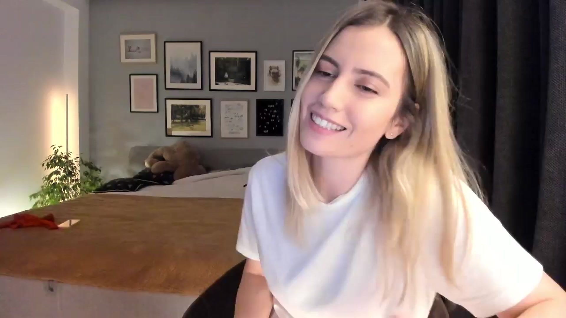 Gallery image thumbnail from happyendings_'s myfreecams stream on, 04/12/2024, 22:54 image 7 of 20